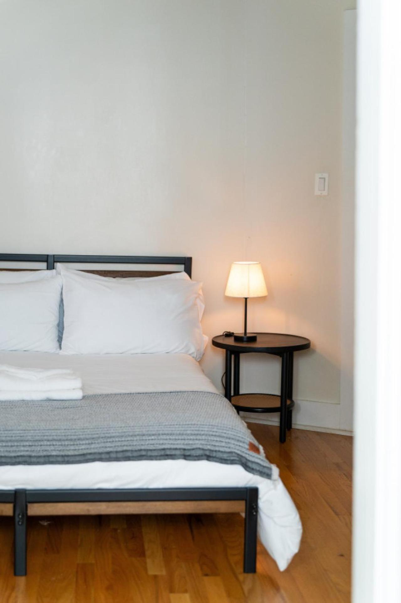 Bucktown 2br With Office And Courtyard Chicago