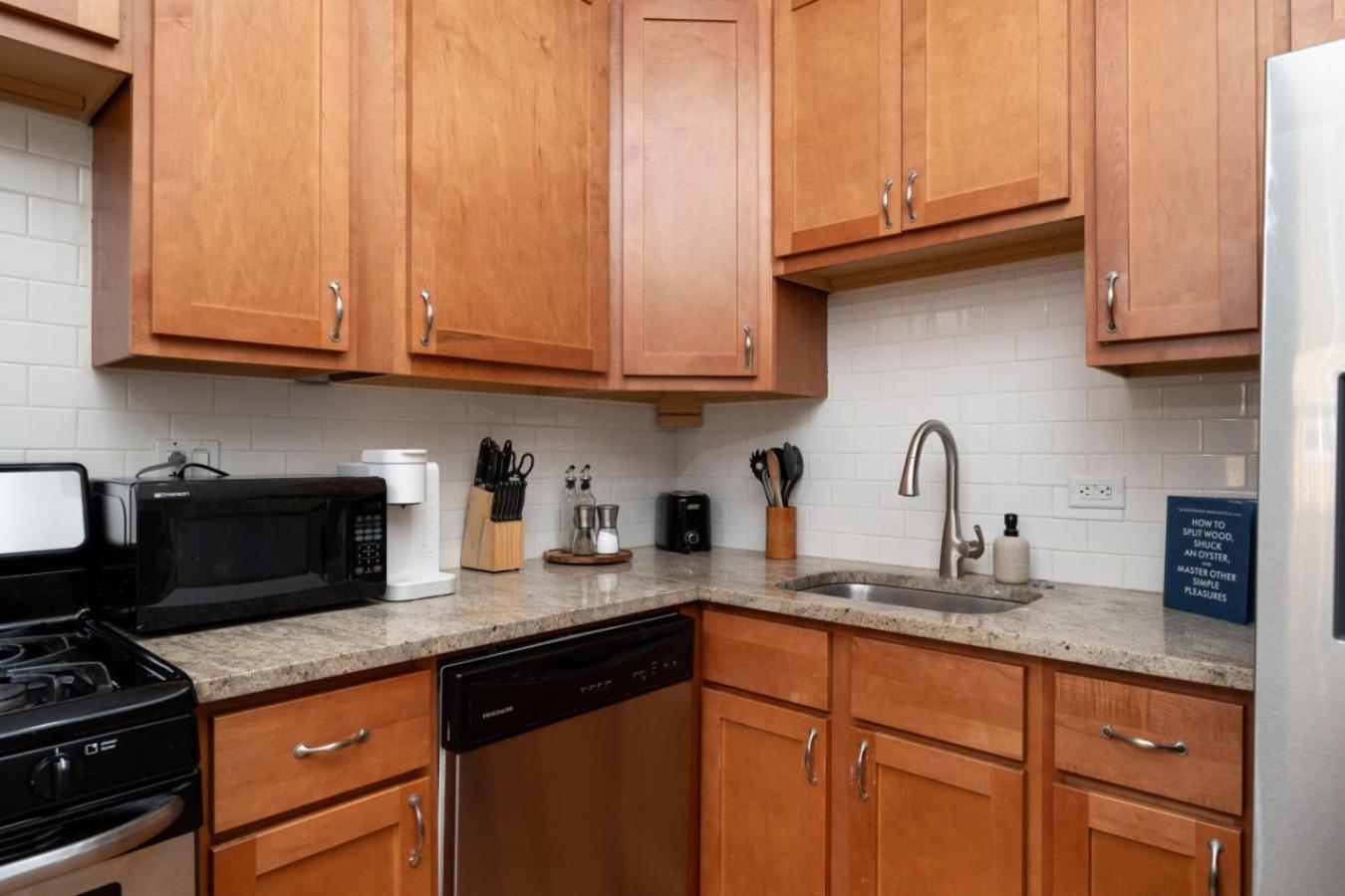 Ukrainian Village 3br