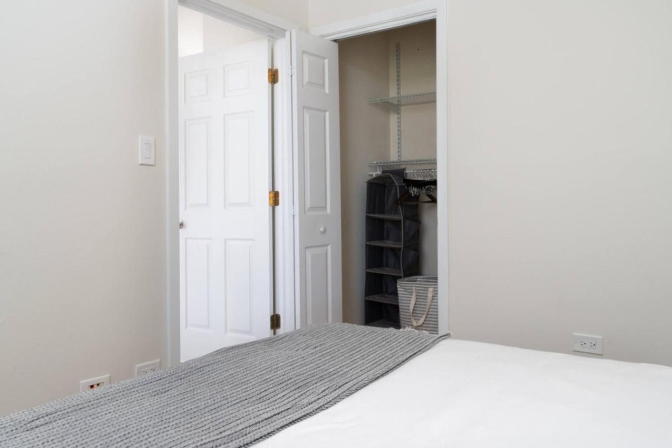 Ukrainian Village 3br Apartment