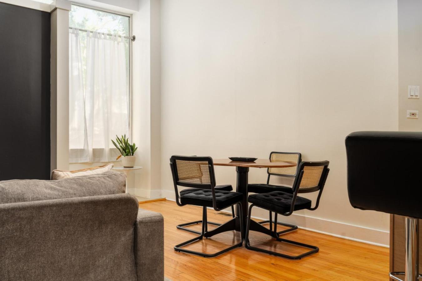 Apartment Bucktown 2br With Office And Courtyard *