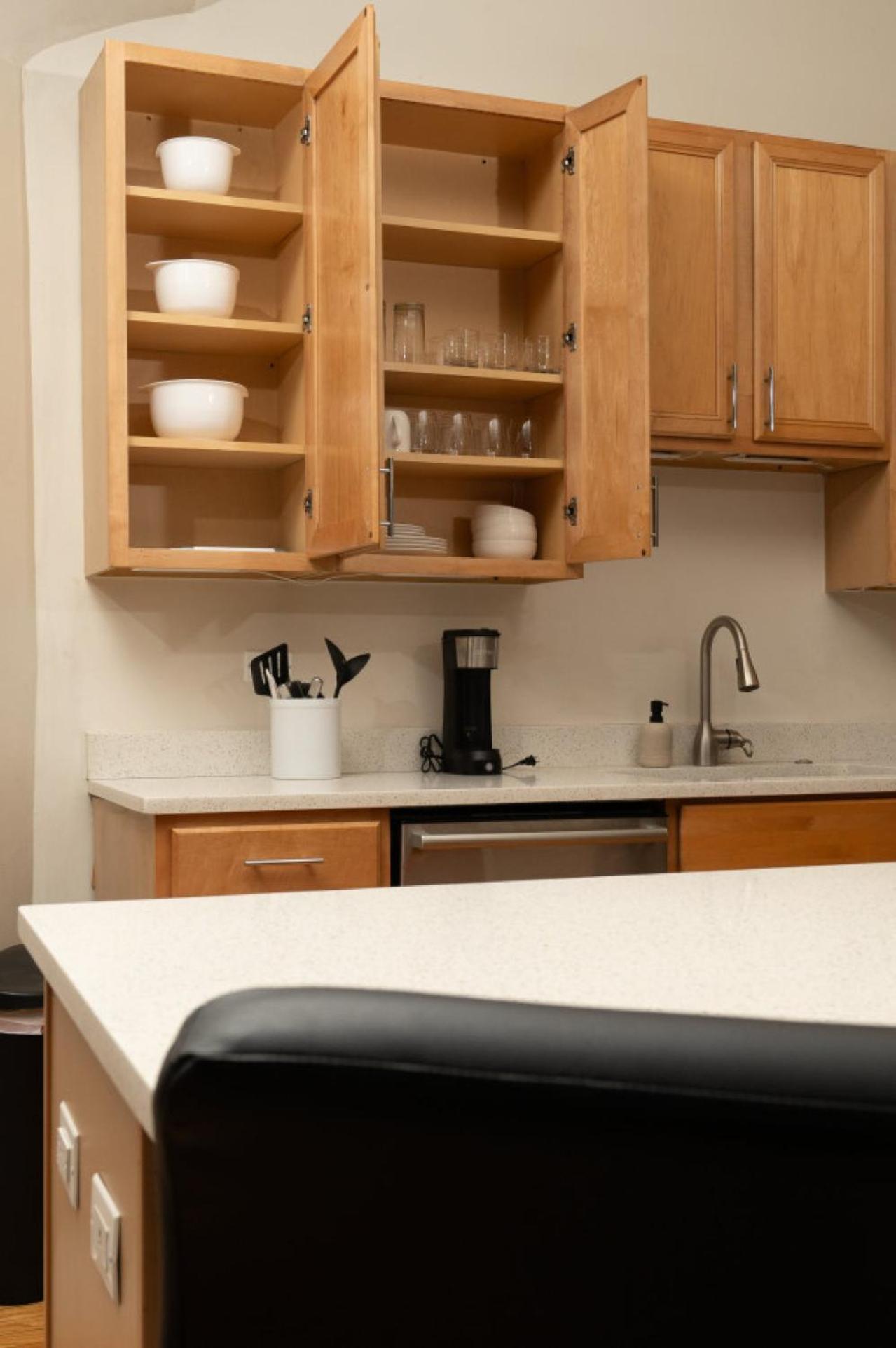 Bucktown 2br With Office And Courtyard Chicago