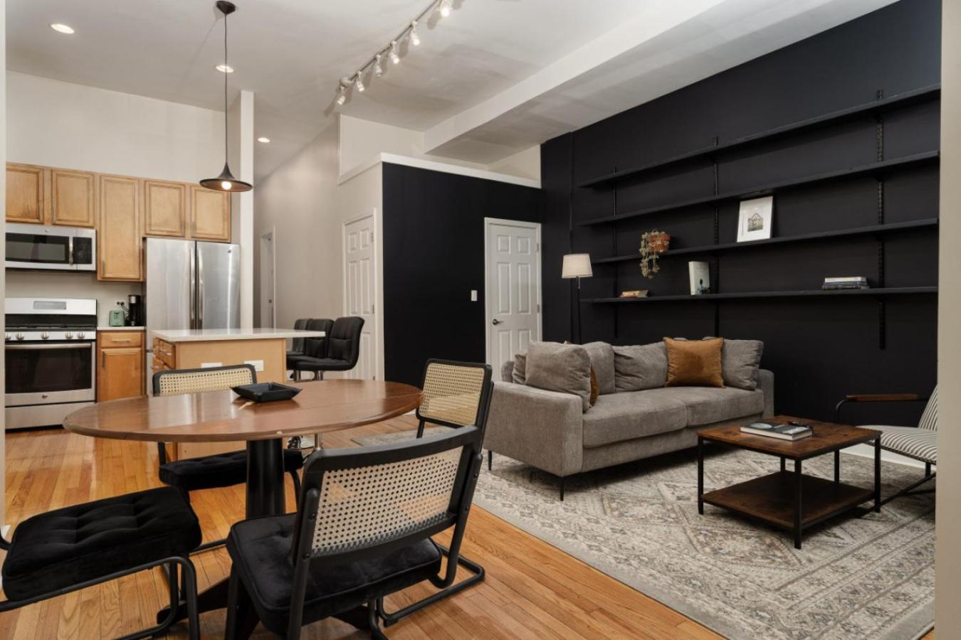 Bucktown 2br With Office And Courtyard Apartment
