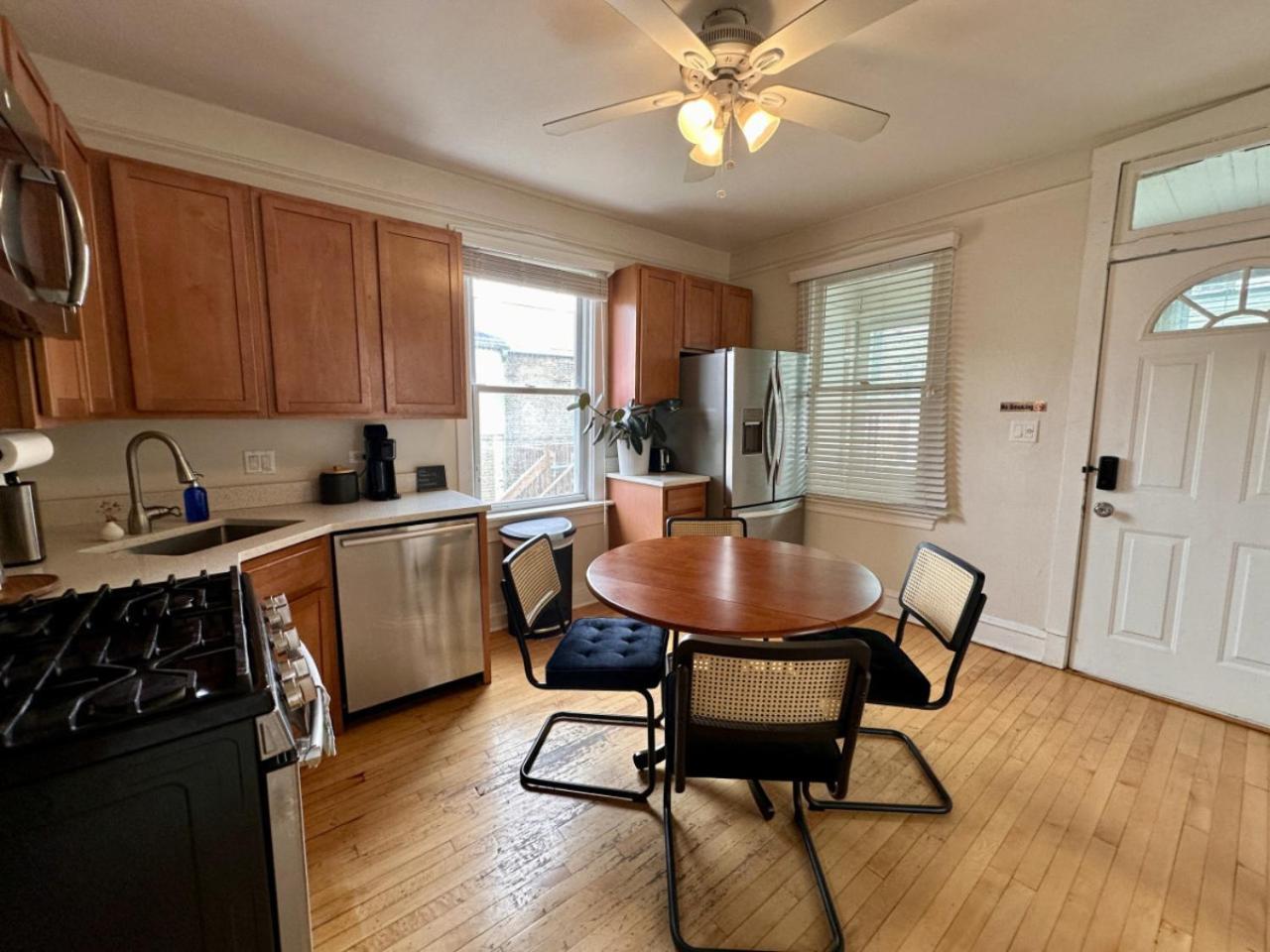 Apartment Sunlit In Lively Wicker-bucktown Chicago