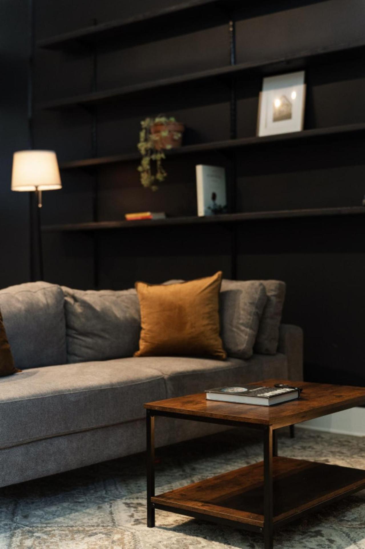 Bucktown 2br With Office And Courtyard Chicago