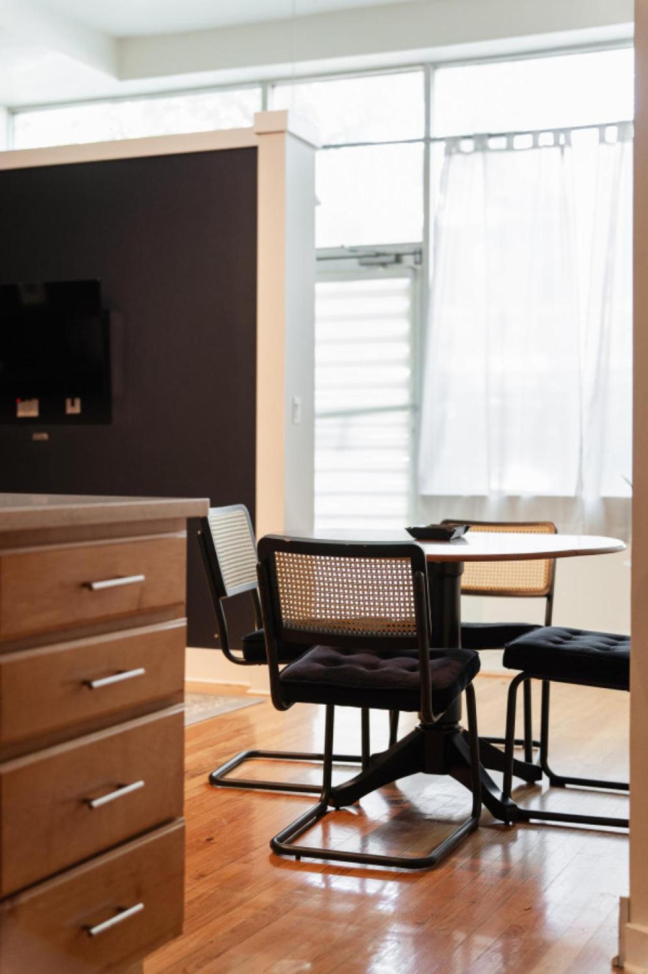 Bucktown 2br With Office And Courtyard