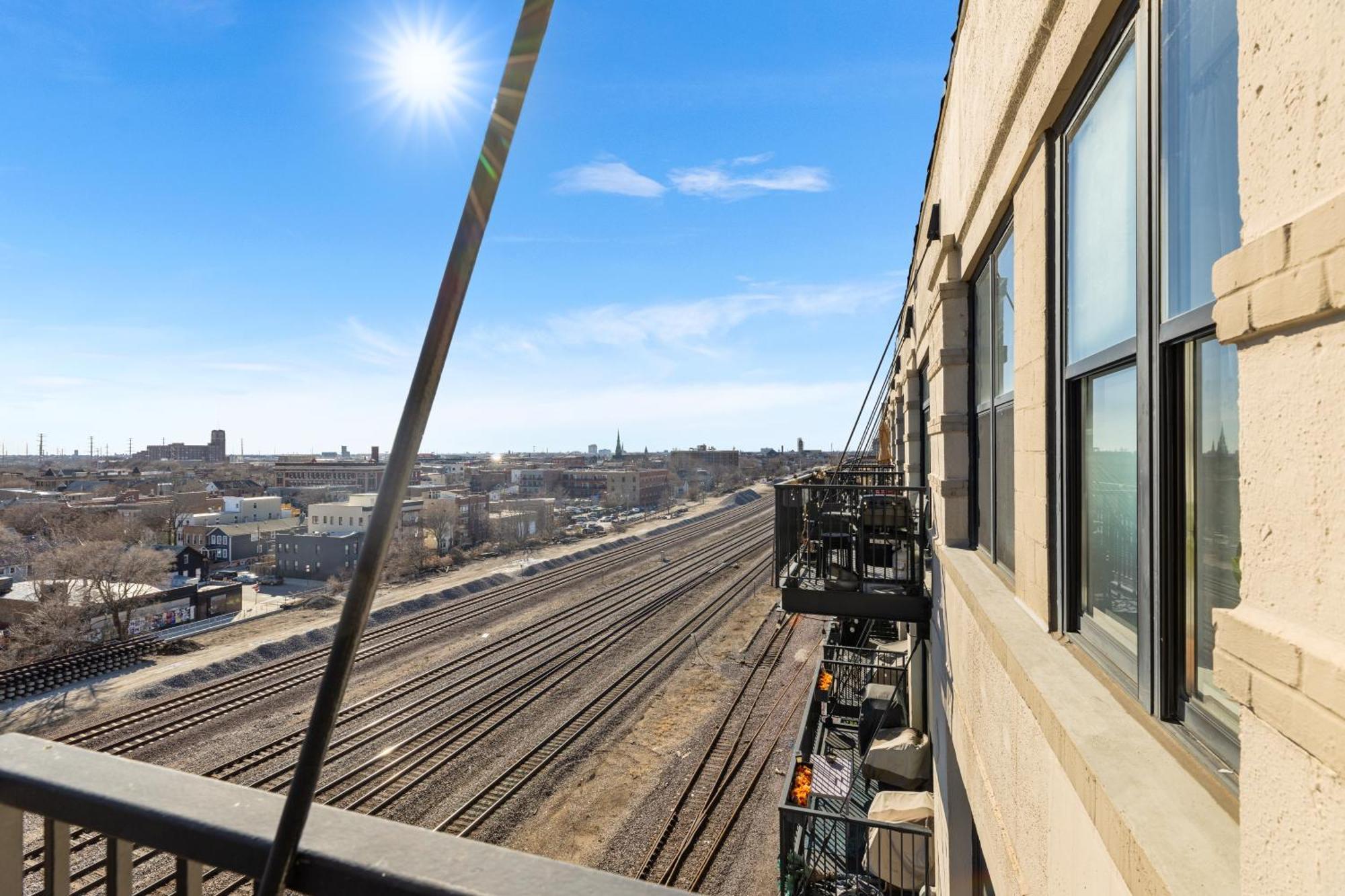 Modern Historic Loft 19ft Ceilings, Gym, Heated Parking, Skyline Views, Balcony Apartment *