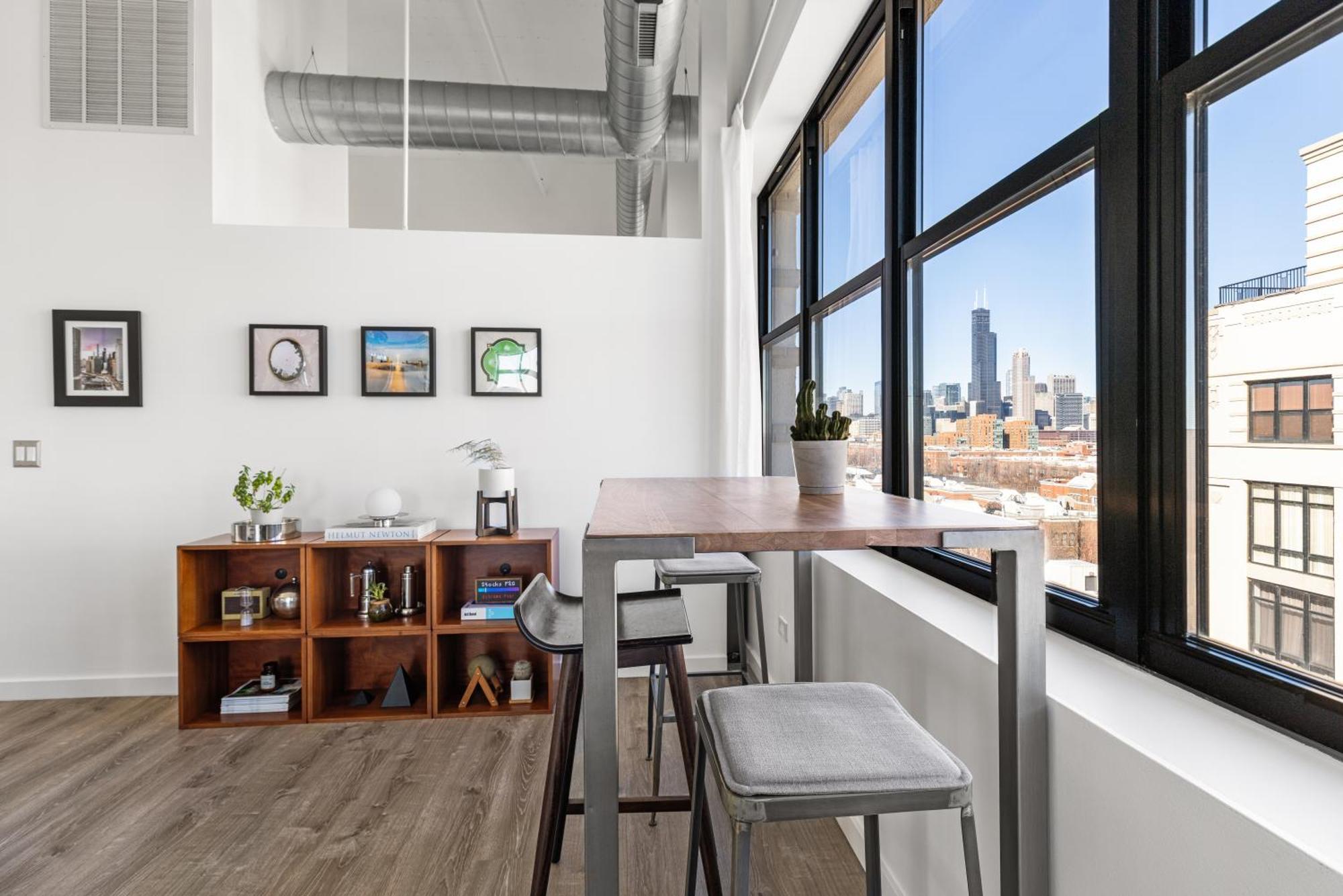 Modern Historic Loft 19ft Ceilings, Gym, Heated Parking, Skyline Views, Balcony