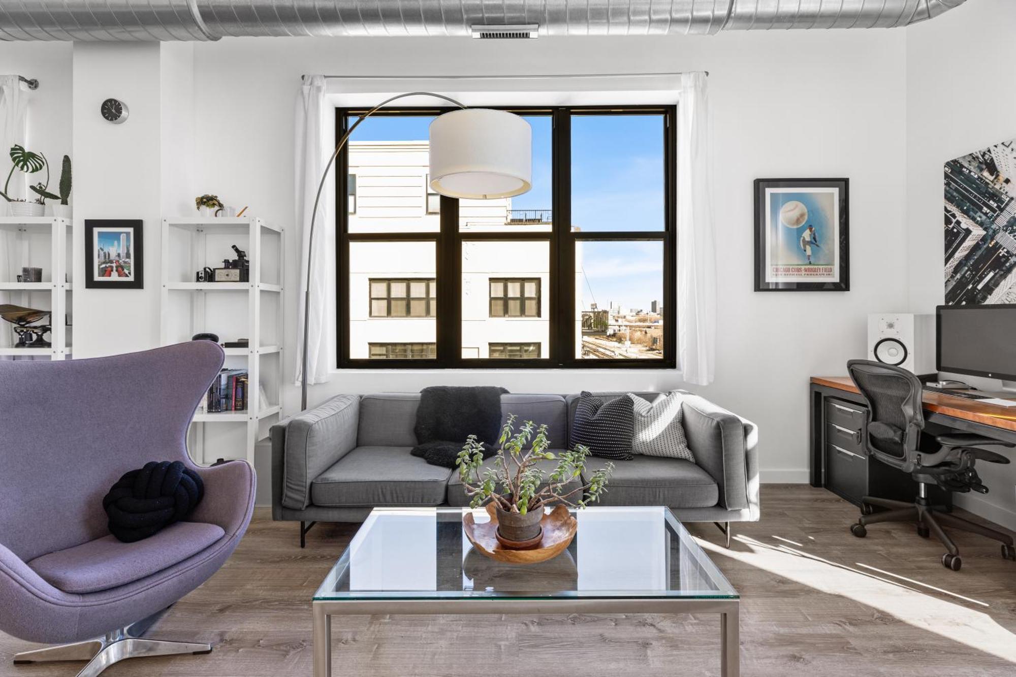 Modern Historic Loft 19ft Ceilings, Gym, Heated Parking, Skyline Views, Balcony Apartment