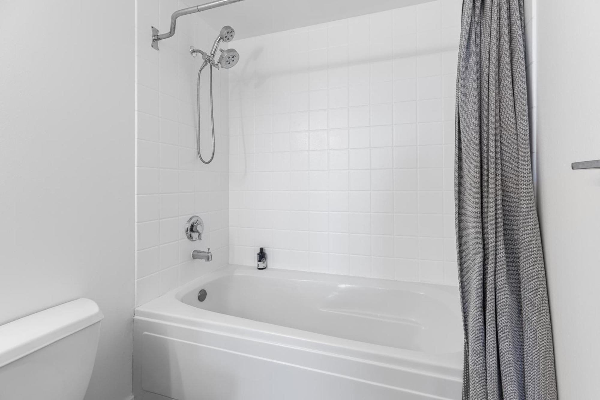 Modern Historic Loft 19ft Ceilings, Gym, Heated Parking, Skyline Views, Balcony *