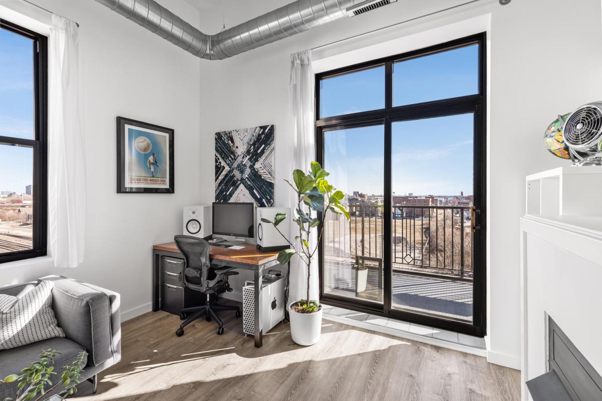 Modern Historic Loft 19ft Ceilings, Gym, Heated Parking, Skyline Views, Balcony *