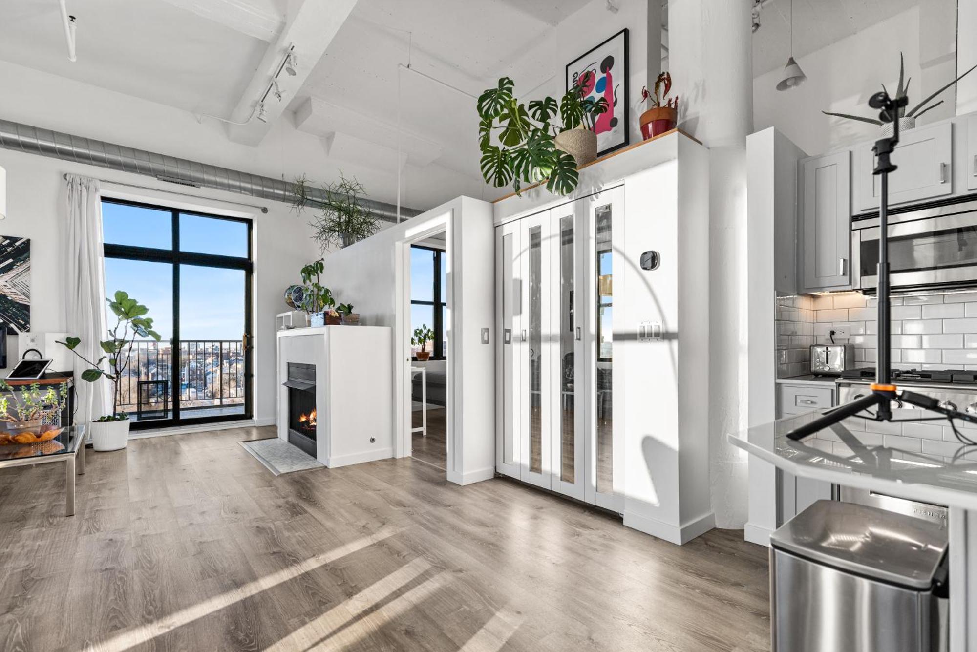 Modern Historic Loft 19ft Ceilings, Gym, Heated Parking, Skyline Views, Balcony