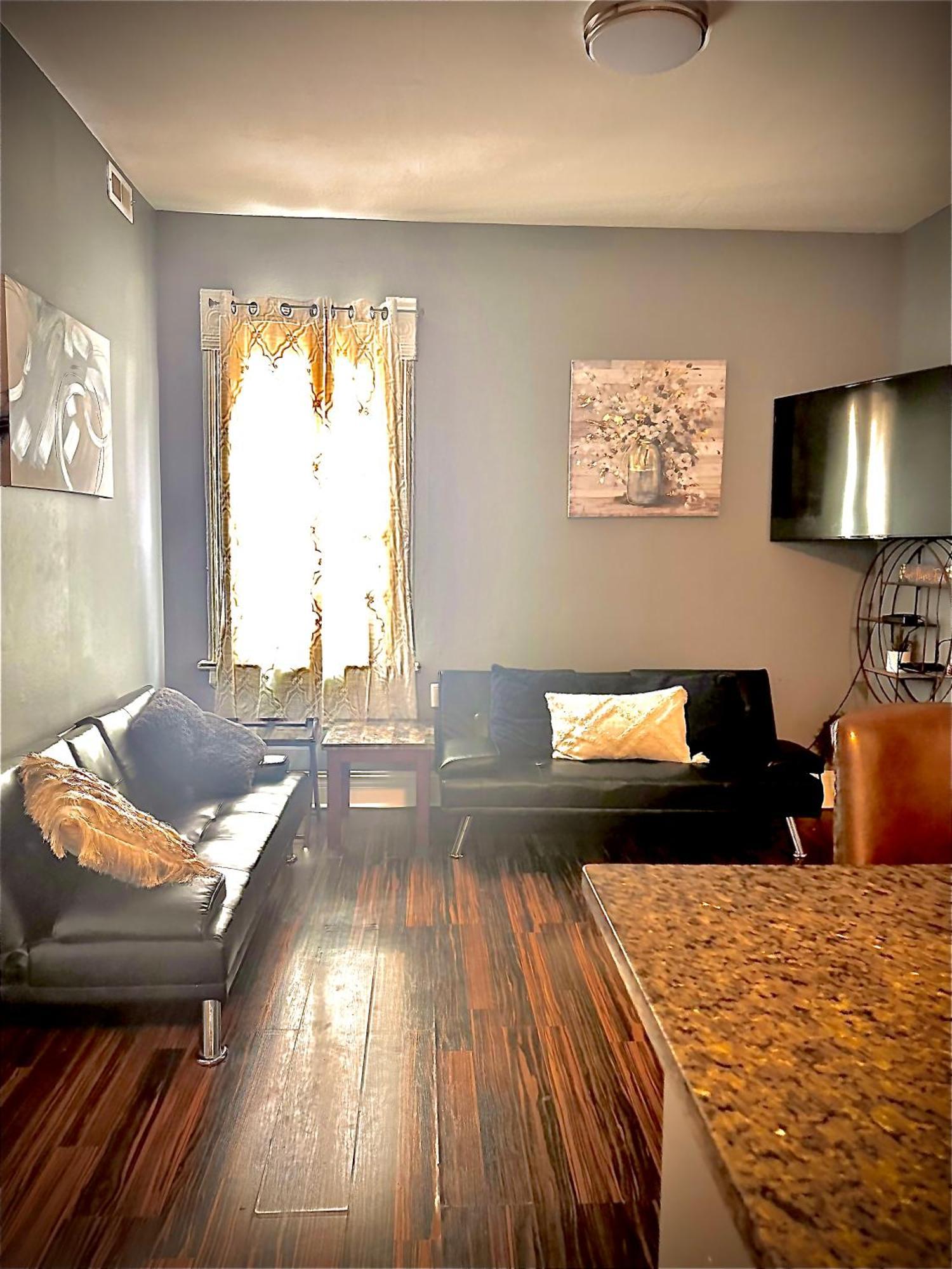 Urban Coach Penthouse - Near Train, Medical District, And Downtown * Chicago