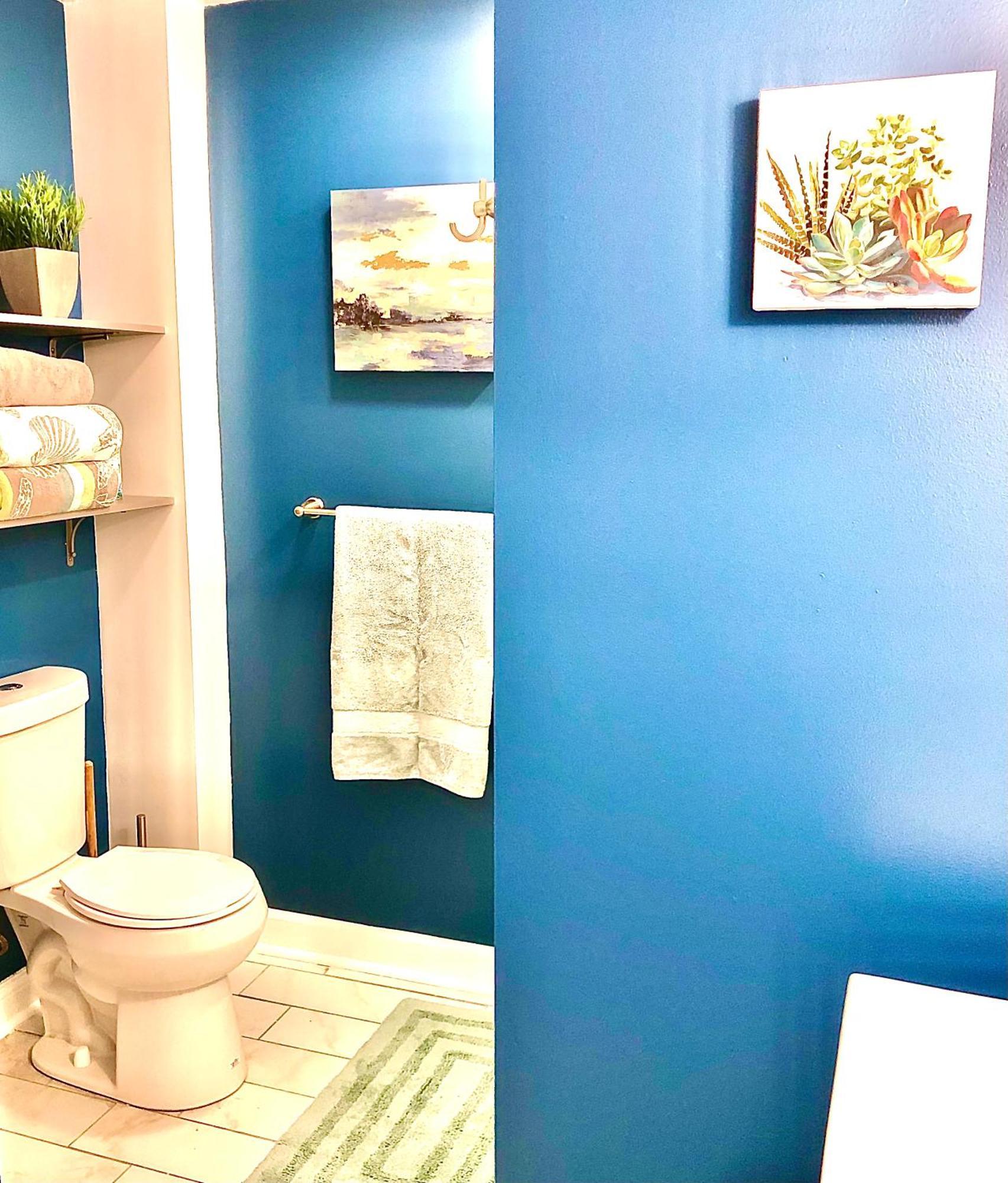 Urban Coach Penthouse - Near Train, Medical District, And Downtown Apartment *