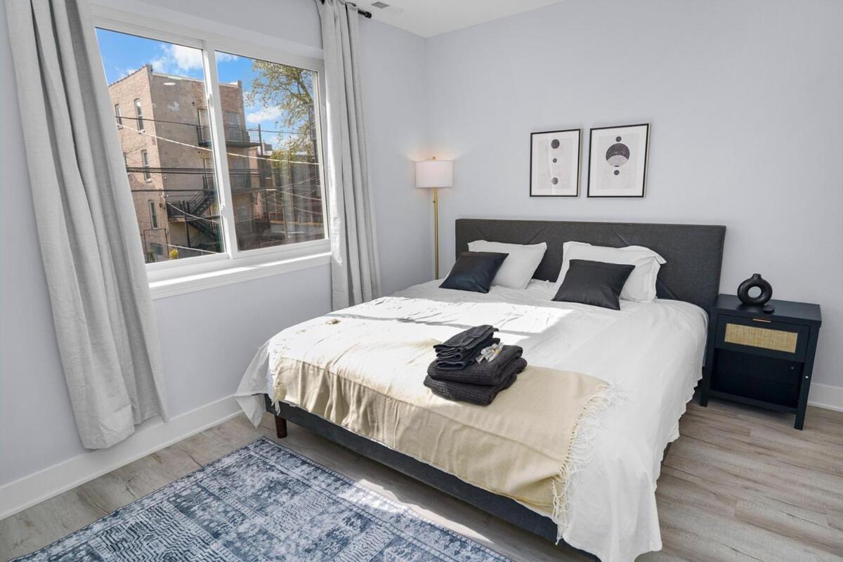 Pilsen Art Center Family Friendly 3Br Retreat With Free Parking Near Medical District, Douglas Park And University Illinois Chicago