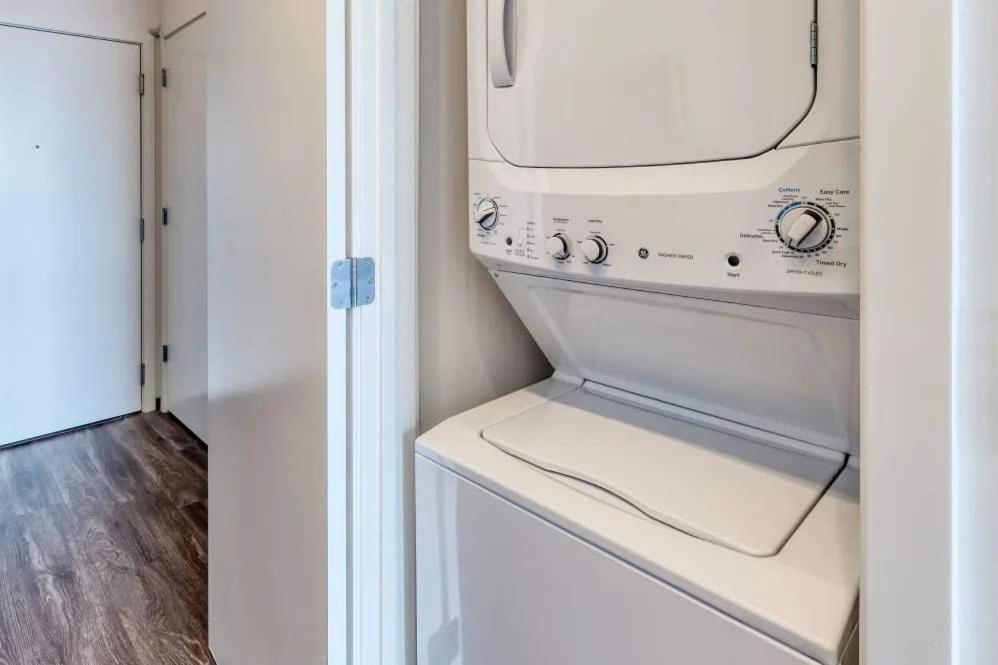 Apartment 1br Loft With Modern Glass Views Chicago