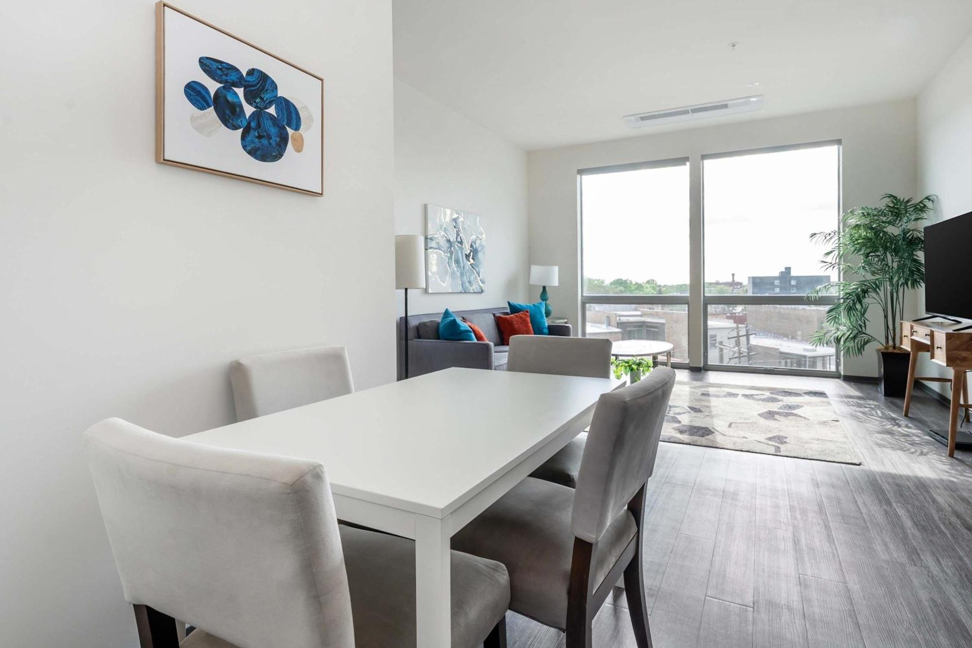 1br Loft With Modern Glass Views *