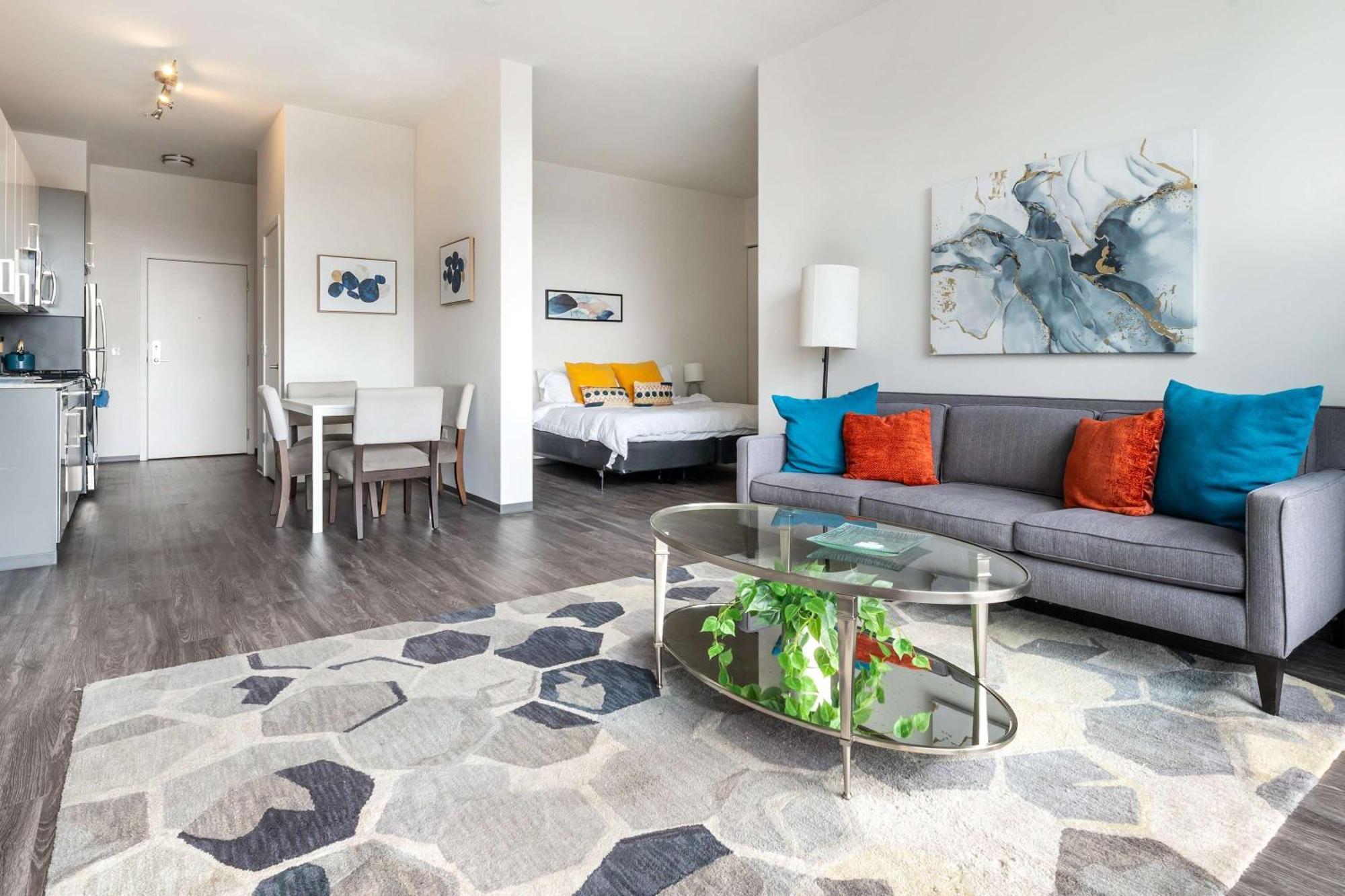 1br Loft With Modern Glass Views Apartment *