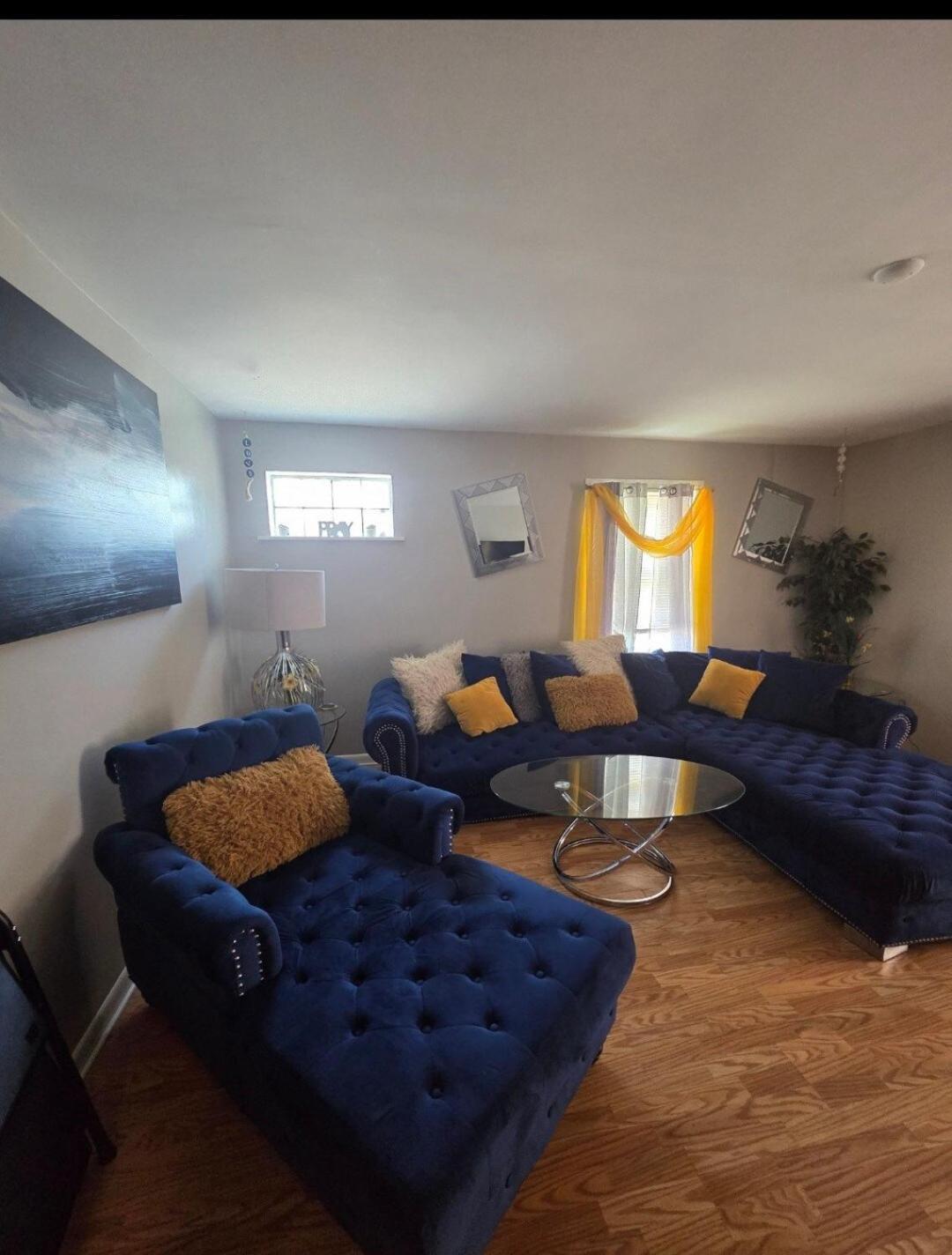 A Cozy Escape Spacious 3-bedroom With Extra Relaxing Area Apartment Chicago