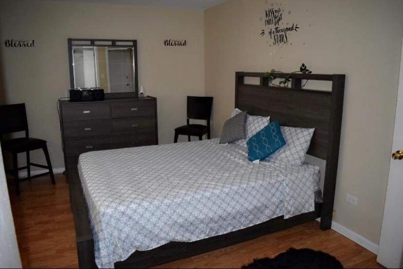 A Cozy Escape Spacious 3-bedroom With Extra Relaxing Area Apartment *