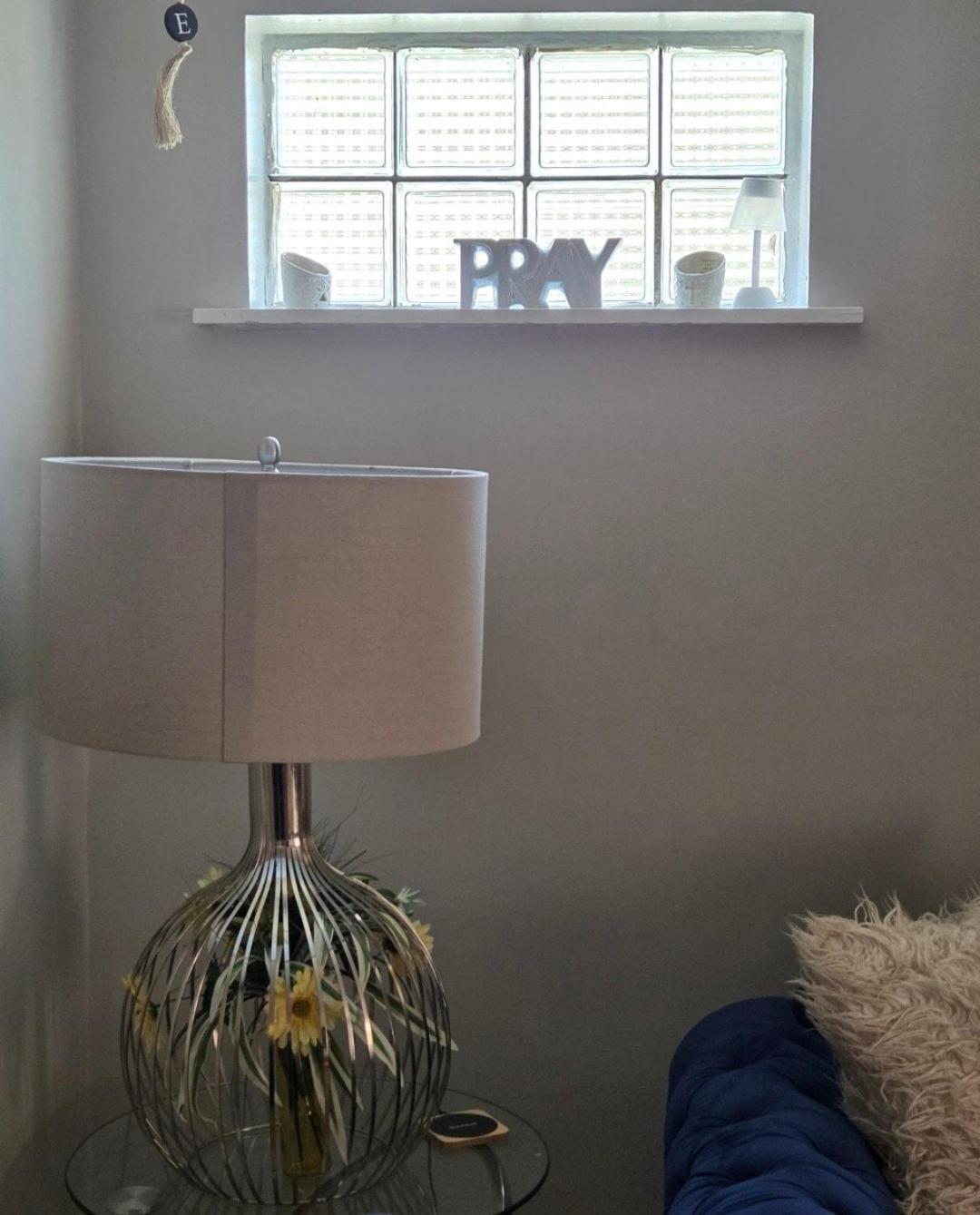 A Cozy Escape Spacious 3-bedroom With Extra Relaxing Area Apartment