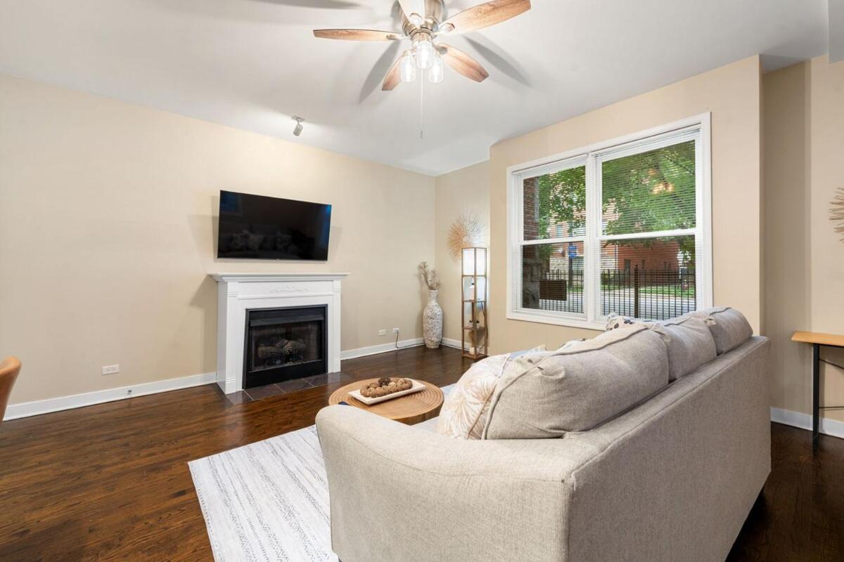 Modern 2br 10 Min To Downtown & United Center - Free Parking