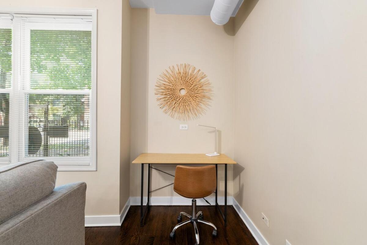 Apartment Modern 2br 10 Min To Downtown & United Center - Free Parking *