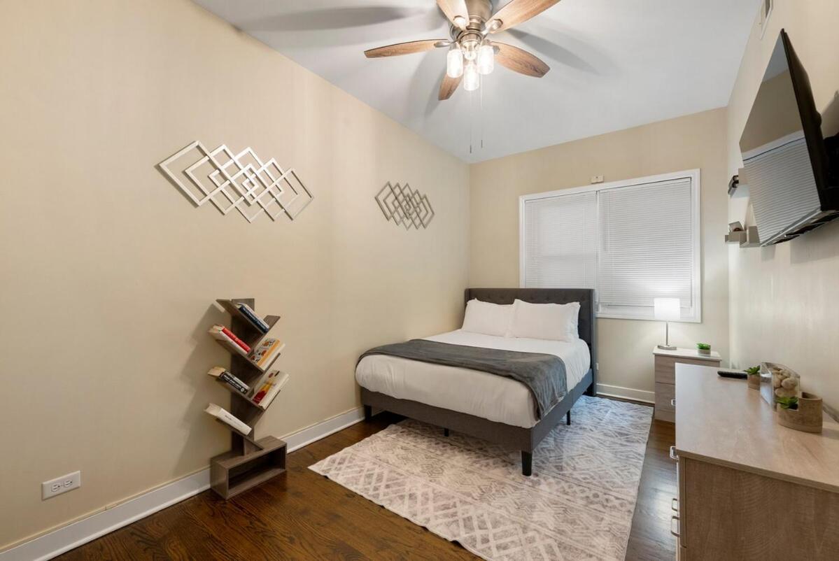 Modern 2br 10 Min To Downtown & United Center - Free Parking *