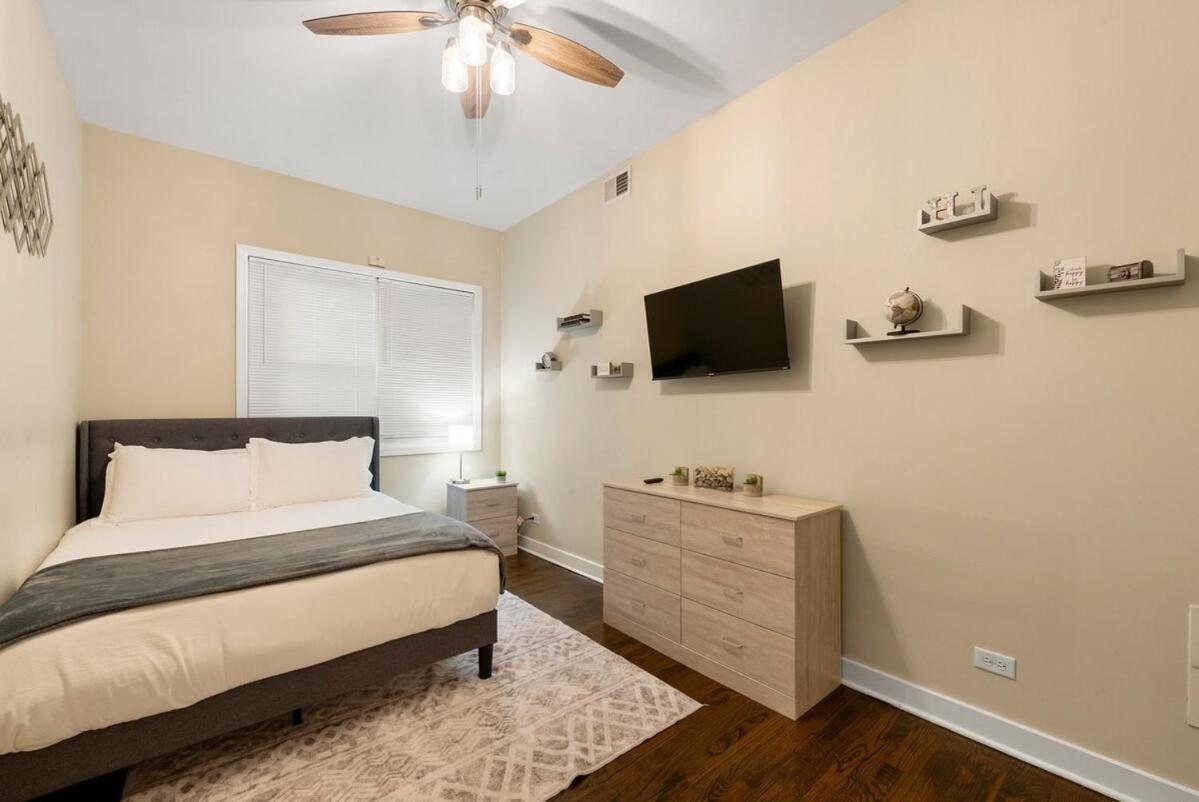 Modern 2br 10 Min To Downtown & United Center - Free Parking Apartment