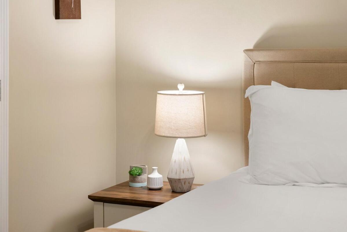 Apartment Modern 2br 10 Min To Downtown & United Center - Free Parking