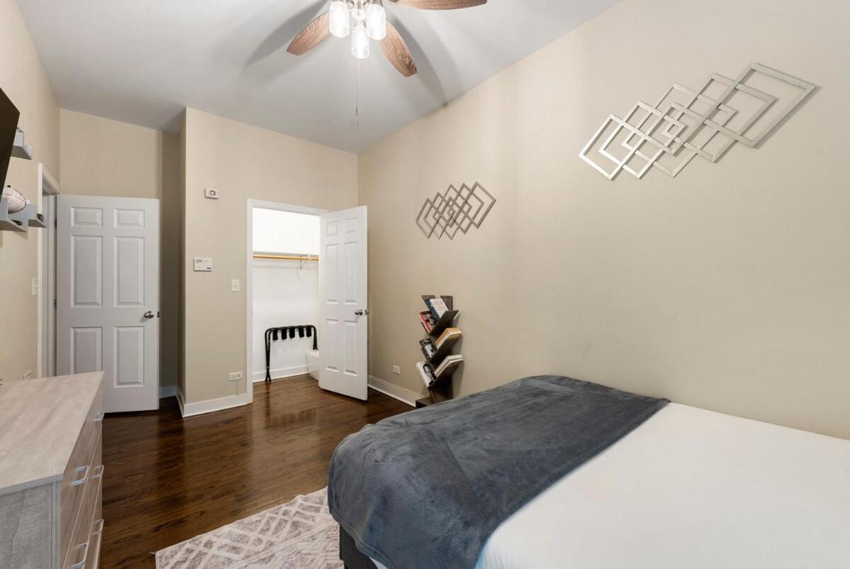 Modern 2br 10 Min To Downtown & United Center - Free Parking Apartment *