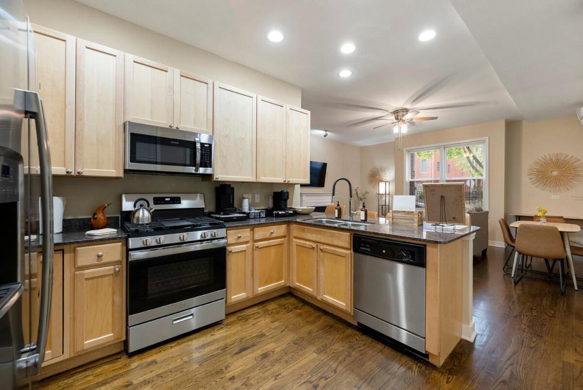 Modern 2br 10 Min To Downtown & United Center - Free Parking Chicago