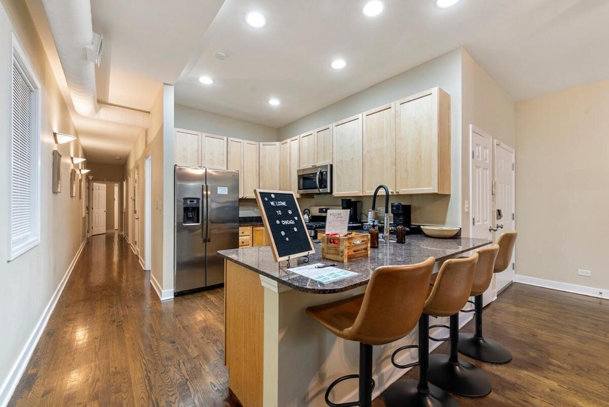 Modern 2br 10 Min To Downtown & United Center - Free Parking