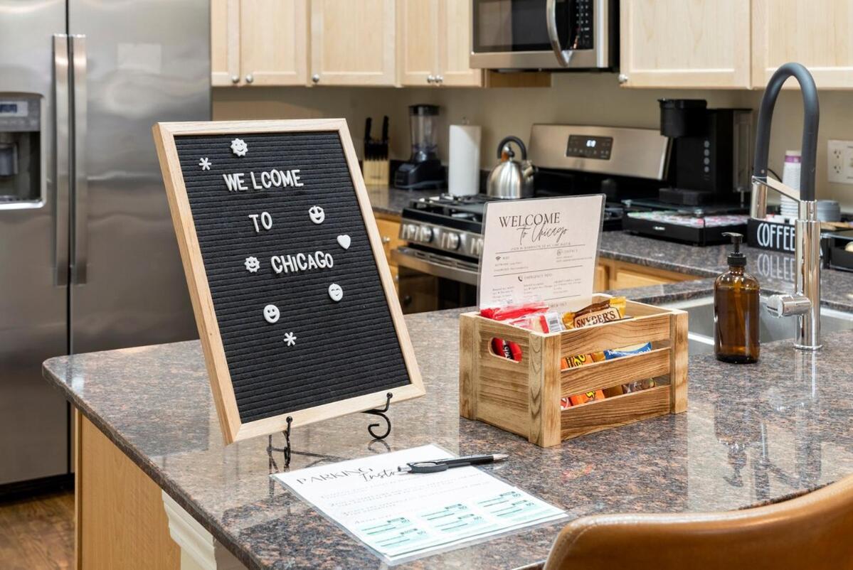 Modern 2br 10 Min To Downtown & United Center - Free Parking Apartment