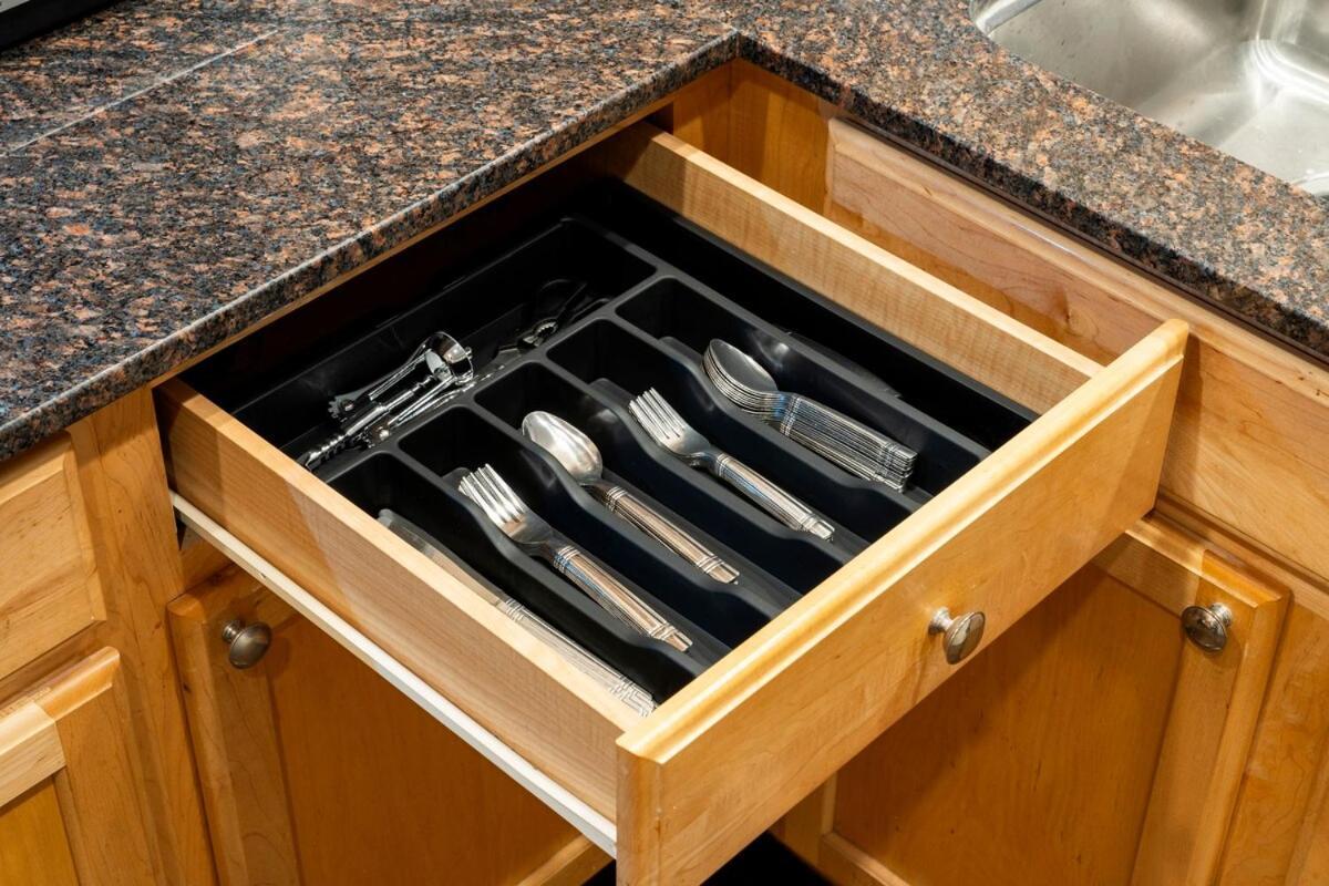 Apartment Modern 2br 10 Min To Downtown & United Center - Free Parking Chicago