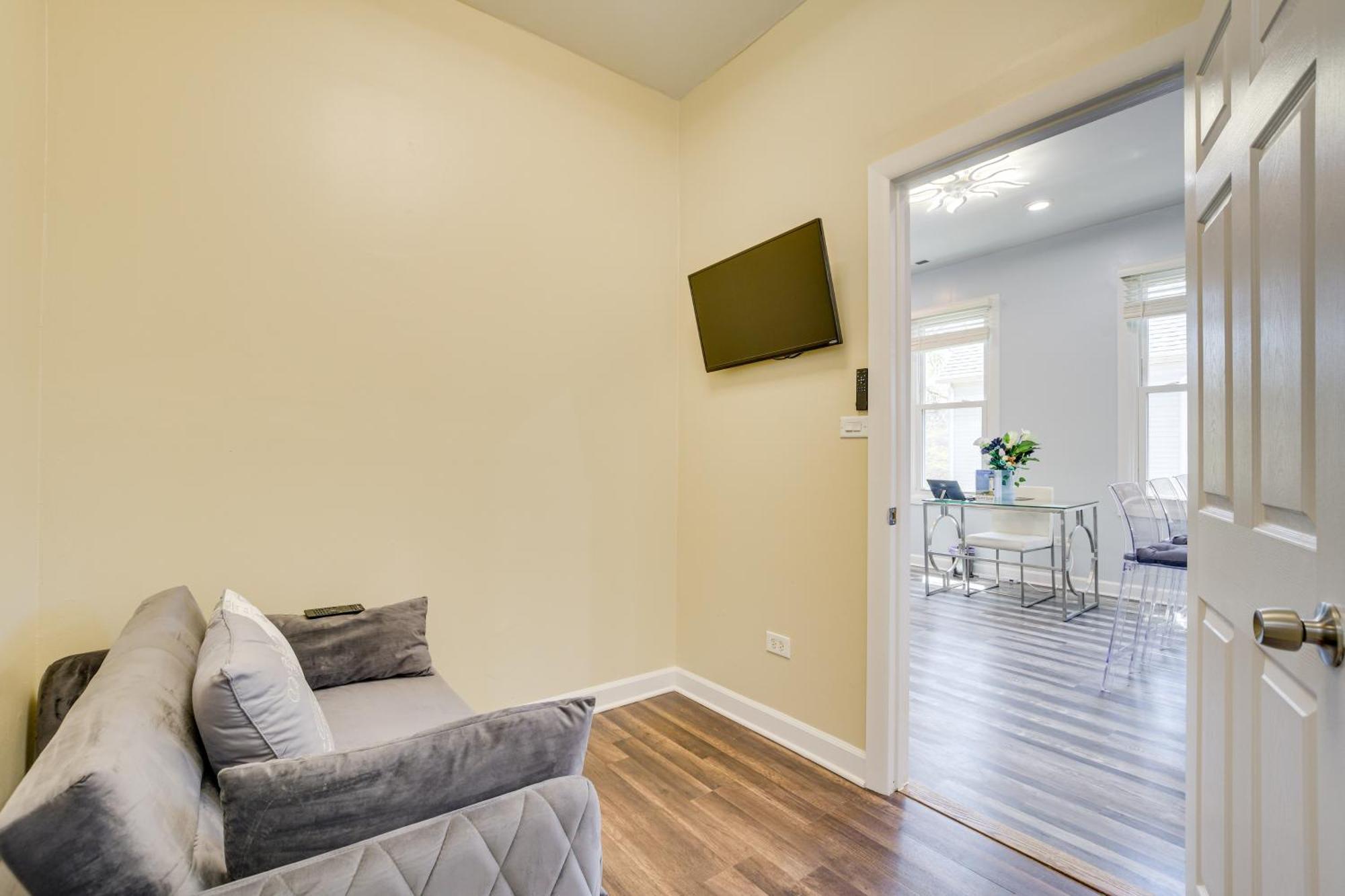 Walk To Metra Long-term Getaway In Chicago! Apartamento