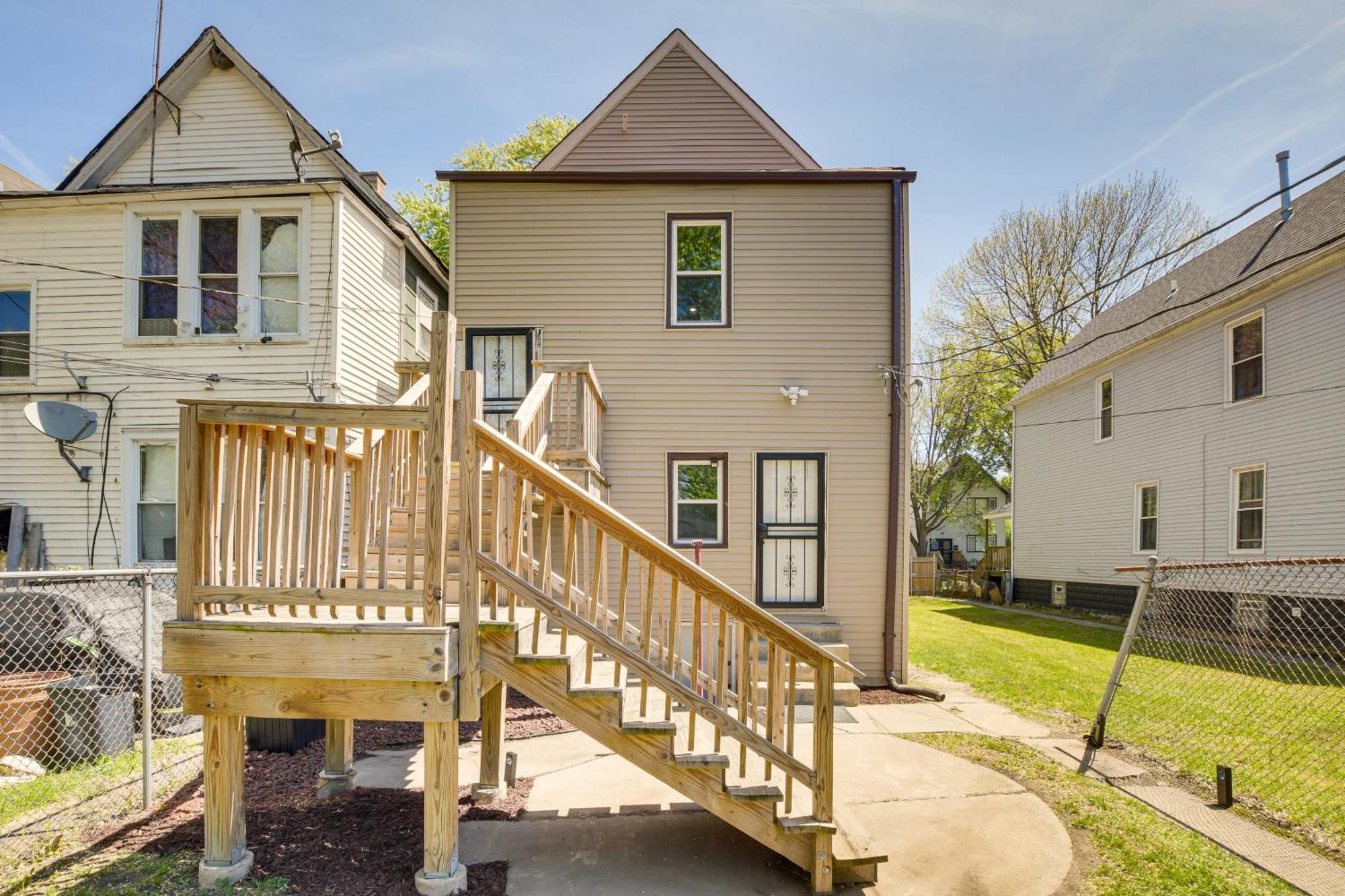 Walk To Metra Long-term Getaway In Chicago! *
