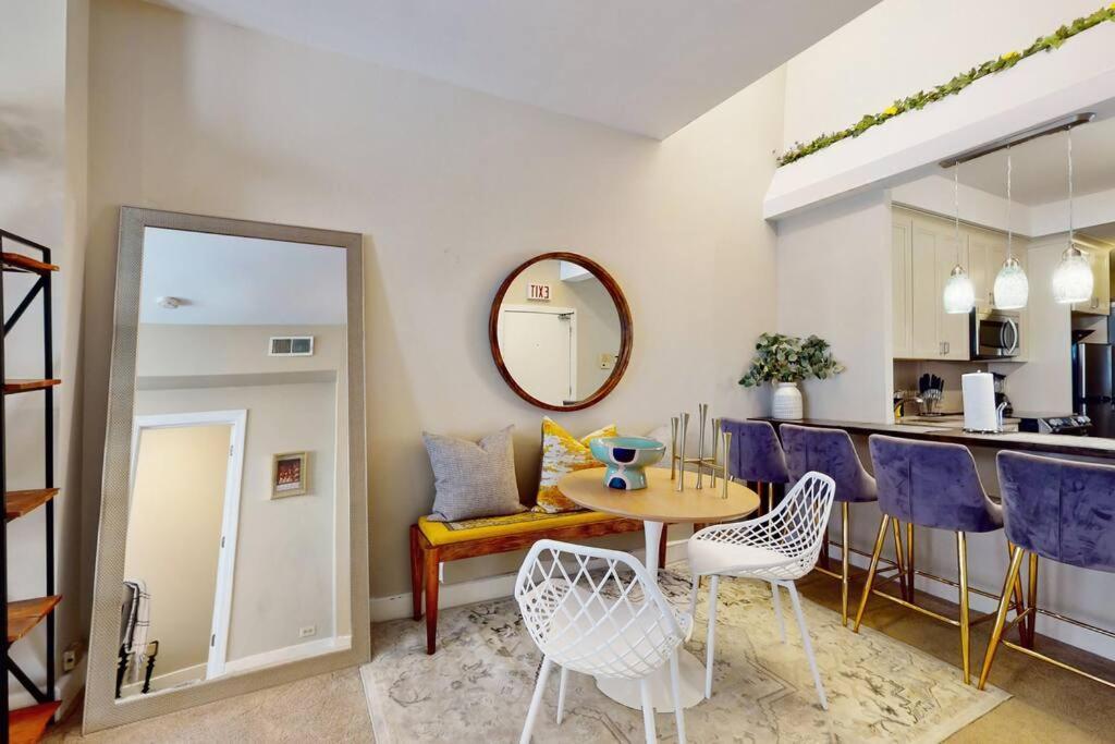 Apartment Chic River North Retreat *