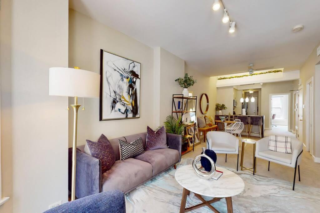 Chic River North Retreat Apartment *