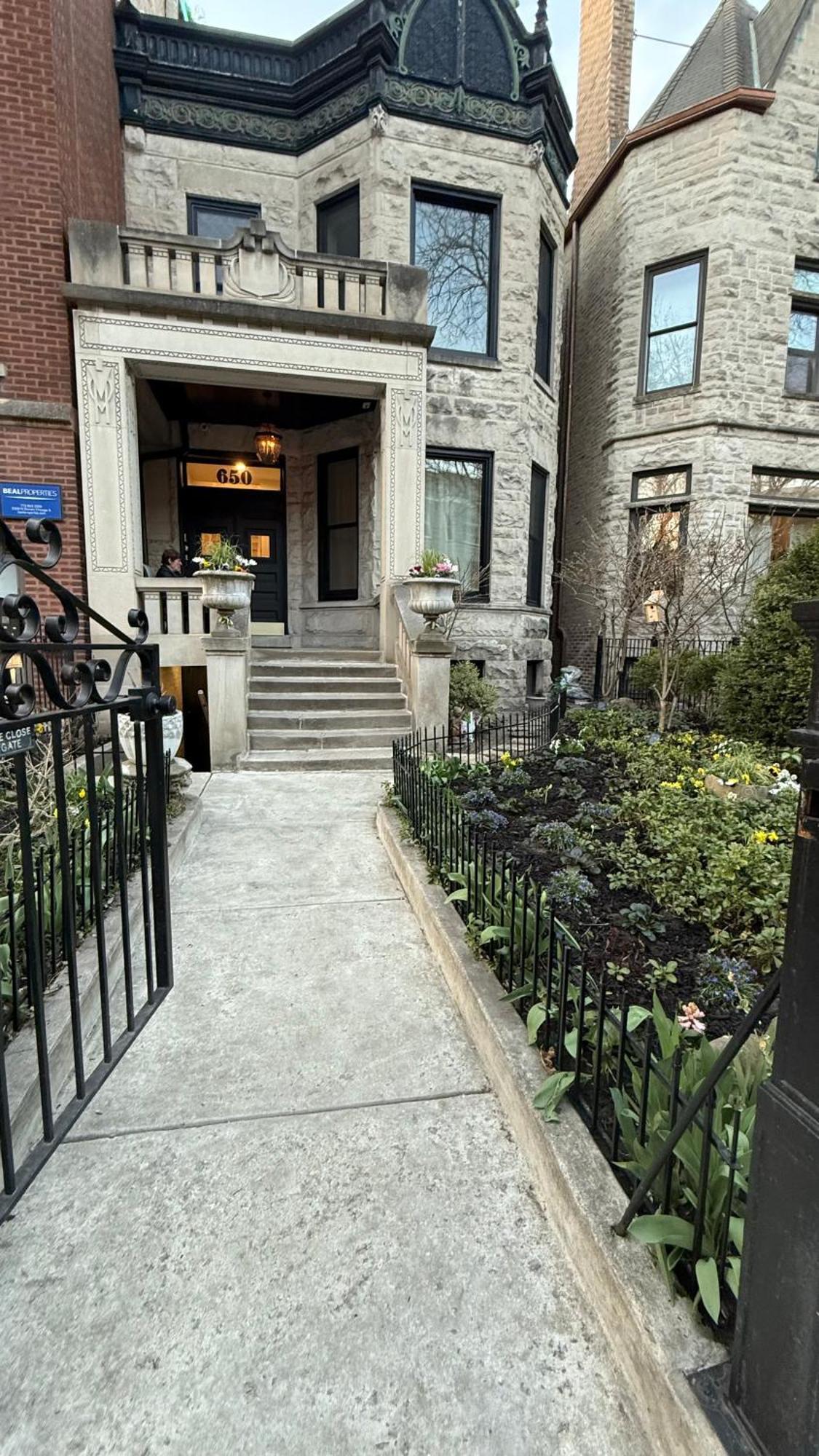 Luxurious Lincoln Park With Gourmet Kitchen Apartment Chicago