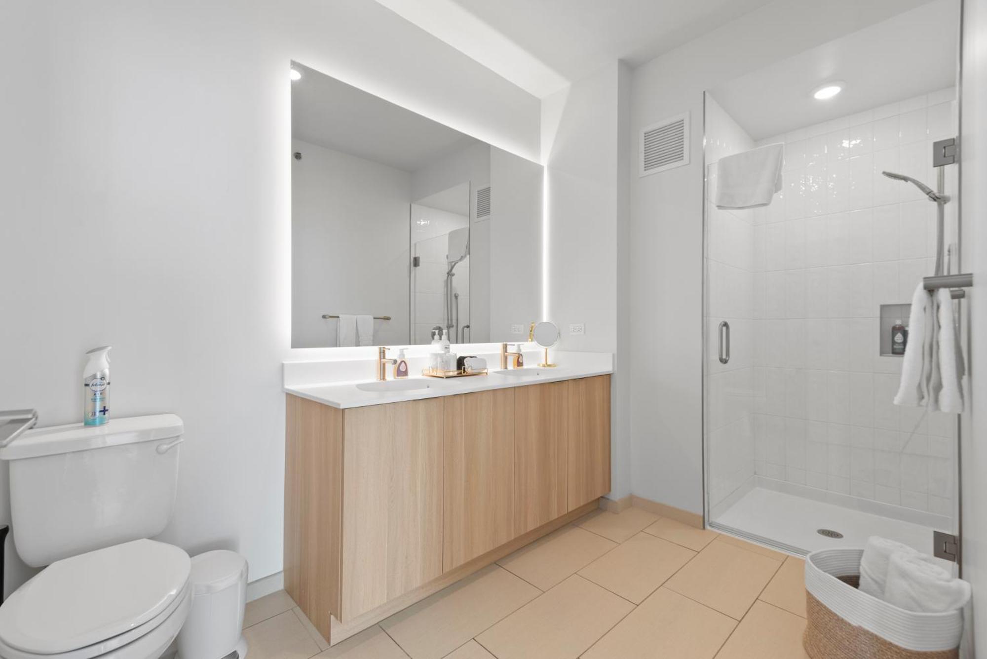 Foundry Unmatched Skyline Views At Lincoln Park *