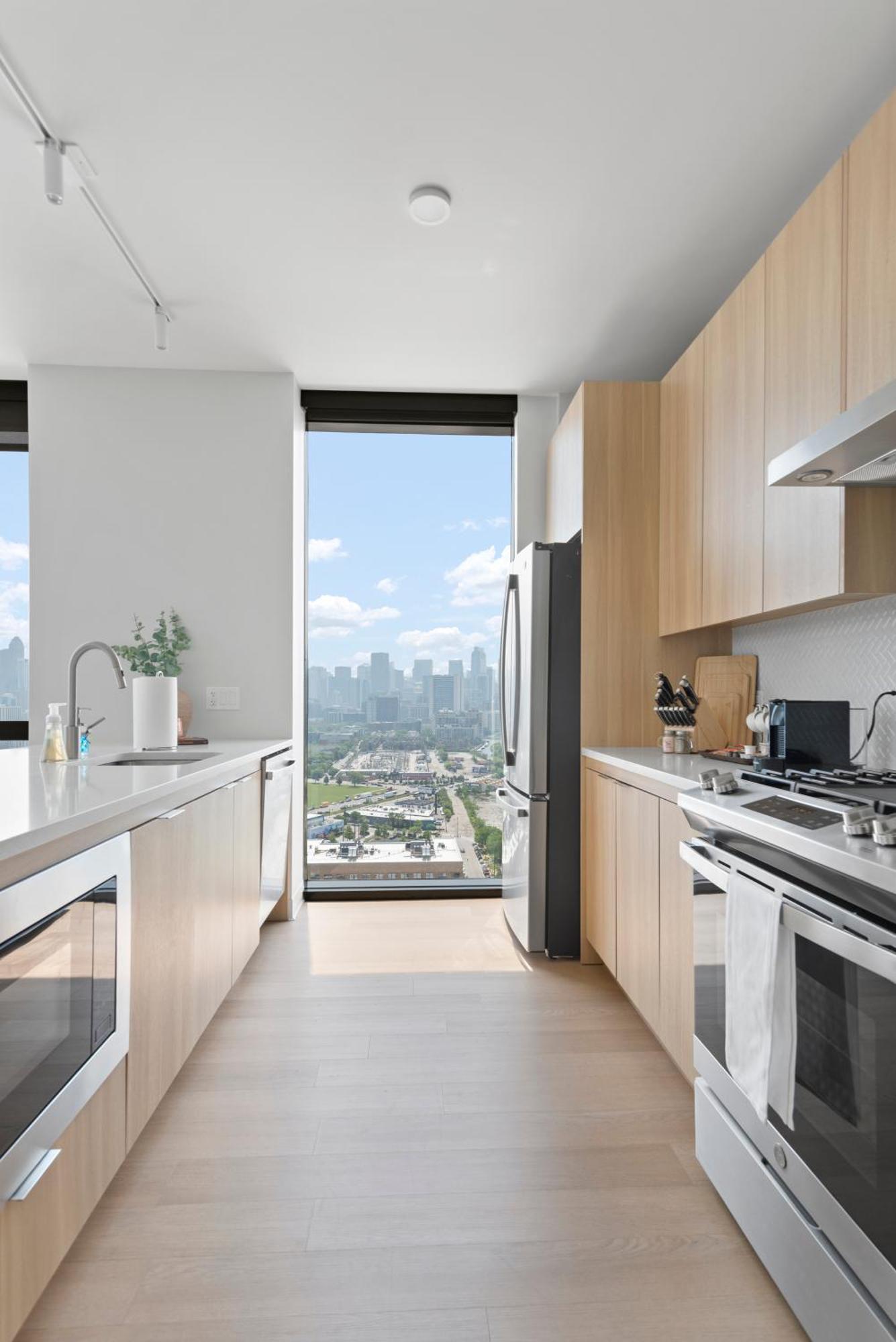 Foundry Unmatched Skyline Views At Lincoln Park Apartment