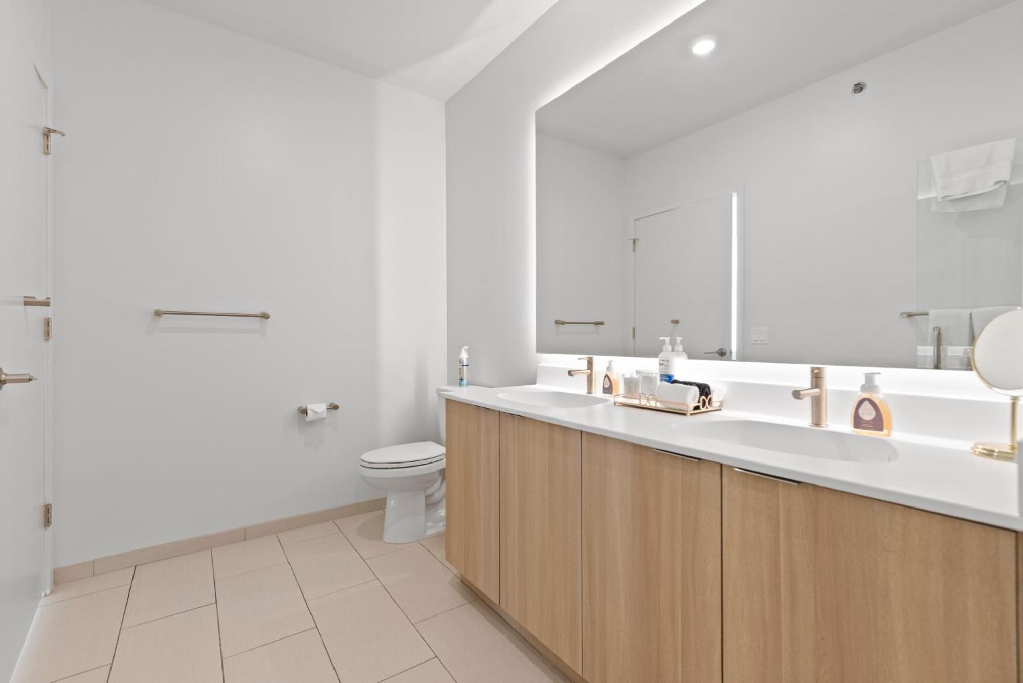 Foundry Unmatched Skyline Views At Lincoln Park *