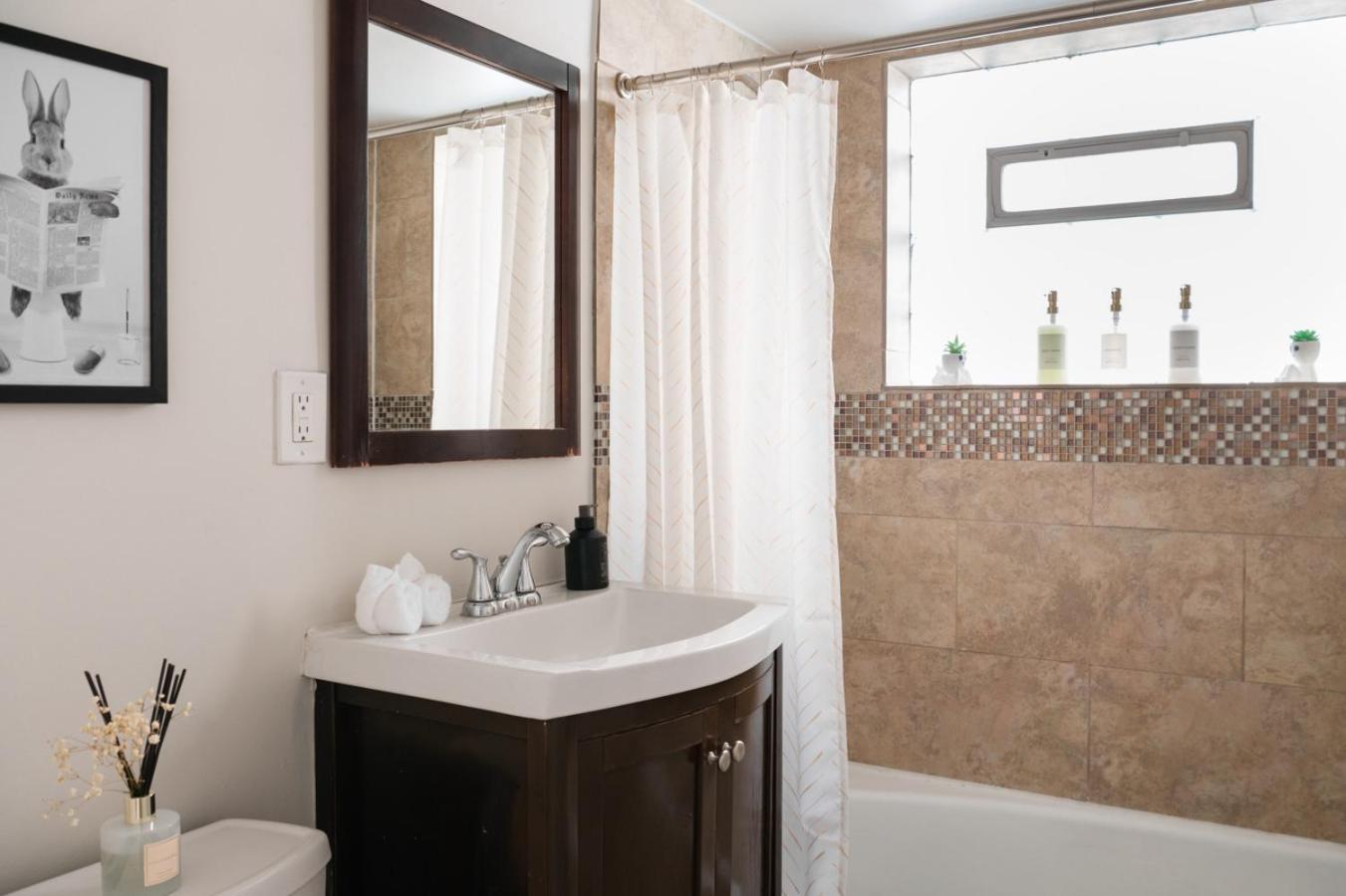 2br Near Ohare And Transit Newly Furnished Modern * Chicago