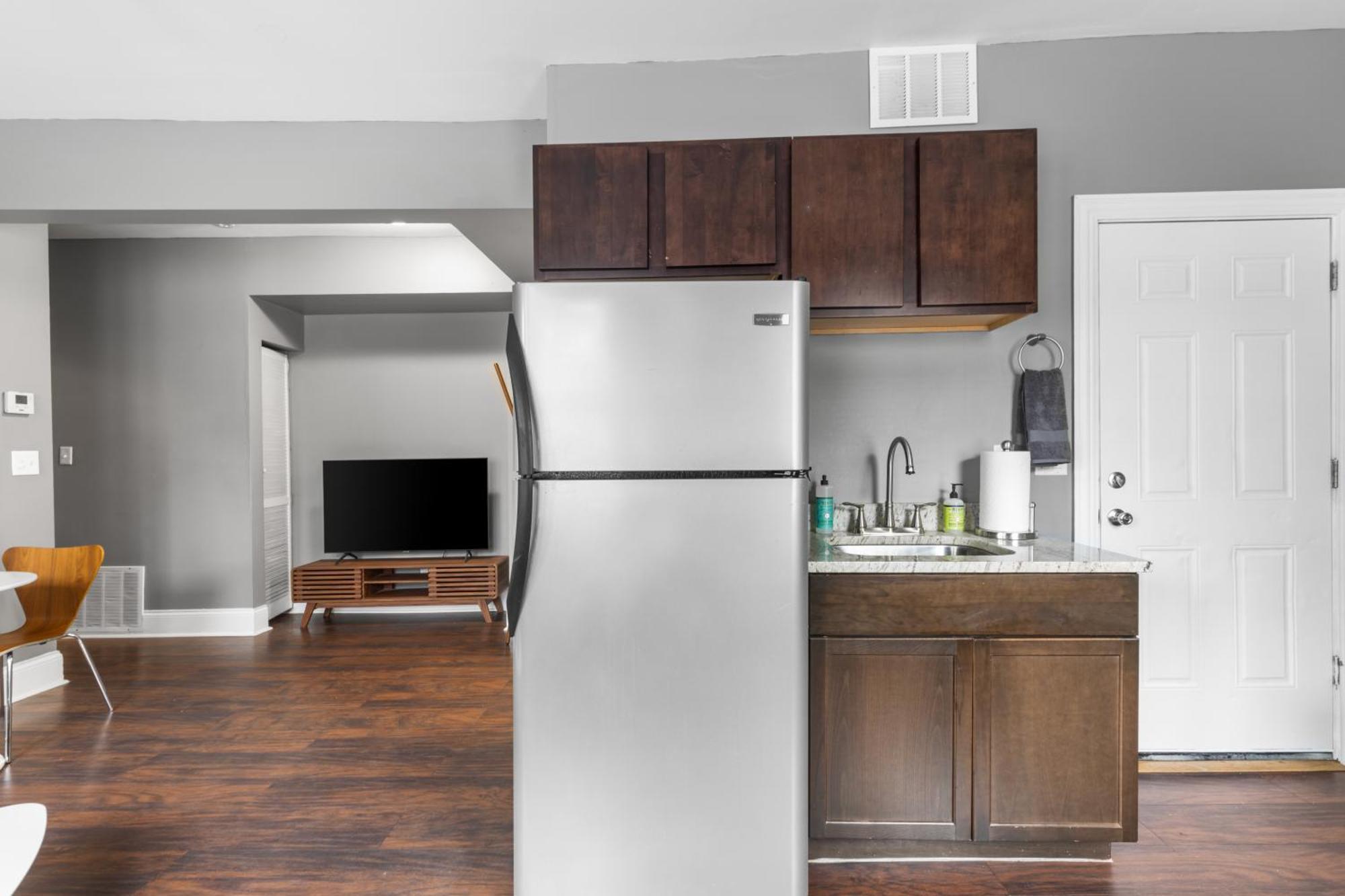 Apartment Stylish Humboldt Park Retreat - Walk To Parks & Easy Transit! *
