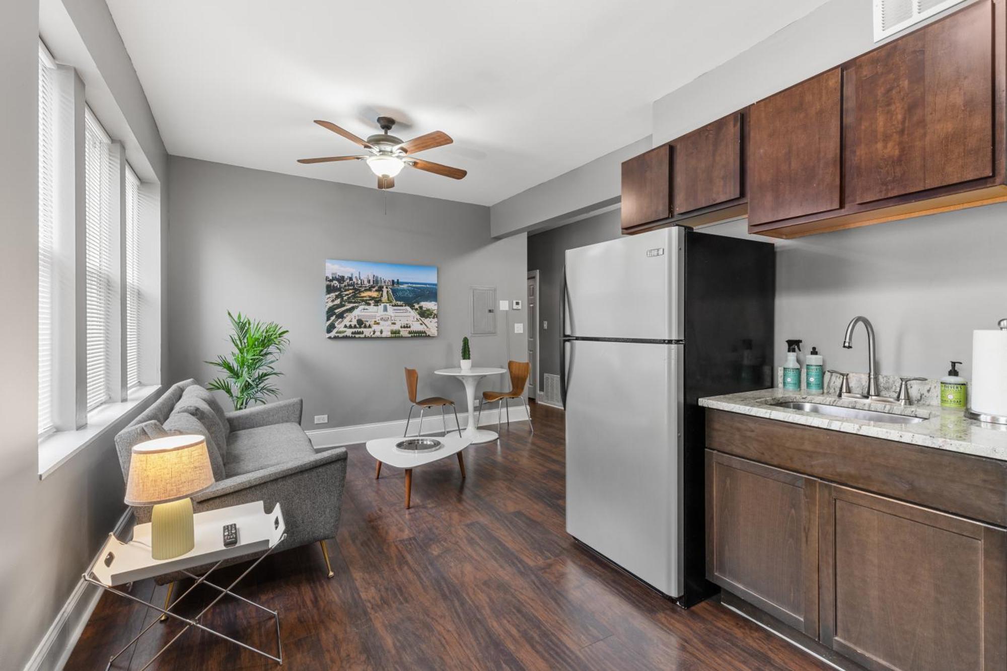 Stylish Humboldt Park Retreat - Walk To Parks & Easy Transit! Apartment Chicago