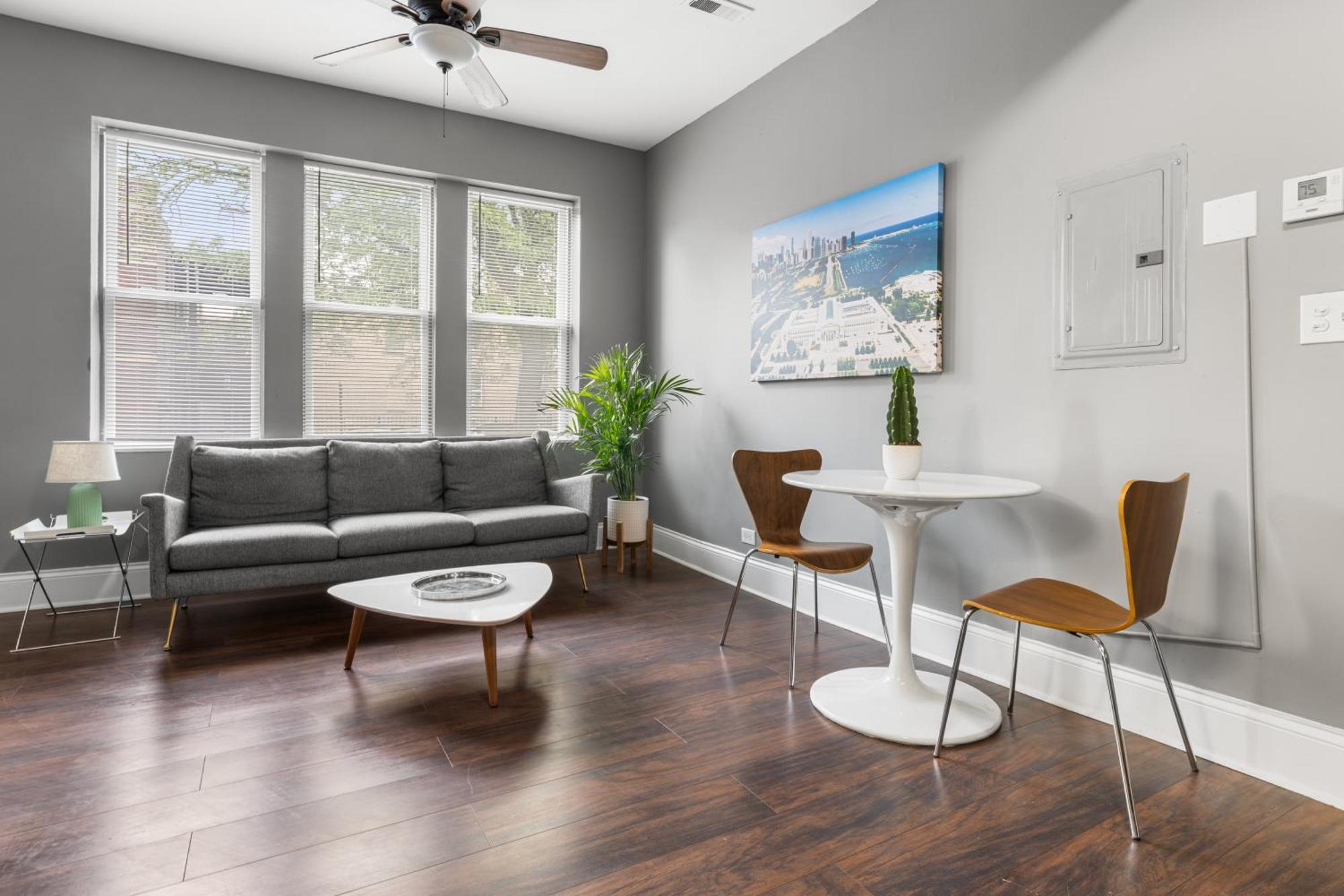 Stylish Humboldt Park Retreat - Walk To Parks & Easy Transit! Apartment *
