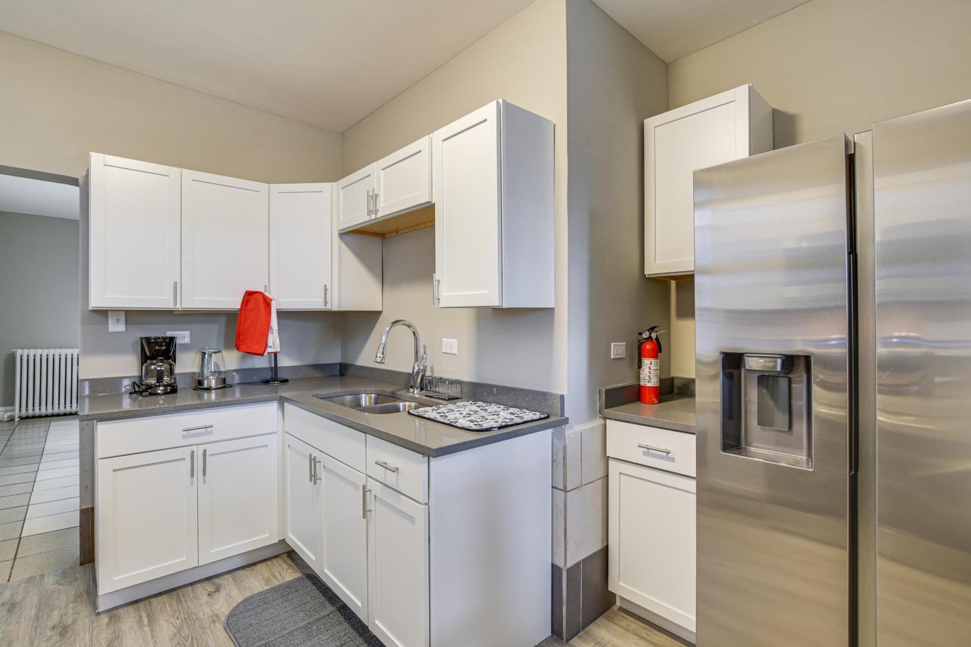 Walk To Devon Avenue And Warren Park Apt! Apartment *