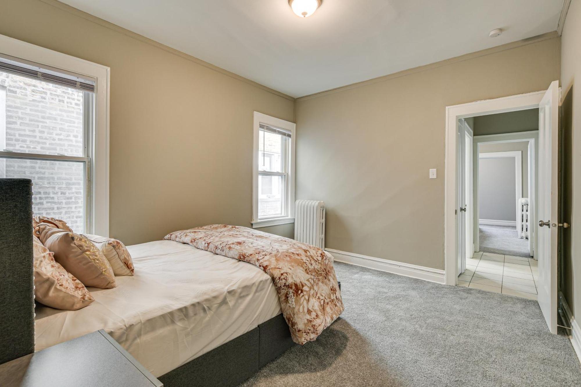 Walk To Devon Avenue And Warren Park Apt!