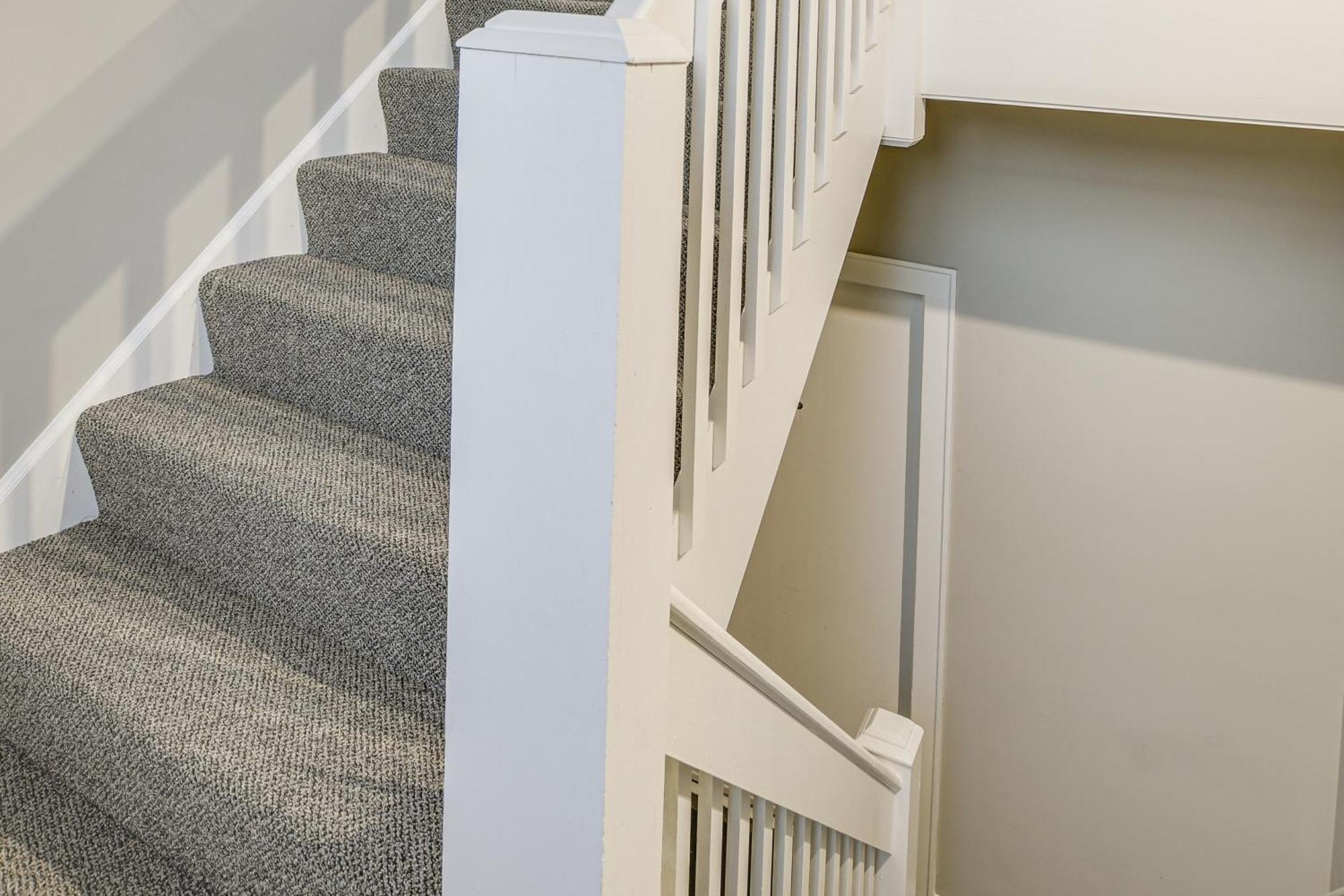 Walk To Devon Avenue And Warren Park Apt! Apartment *