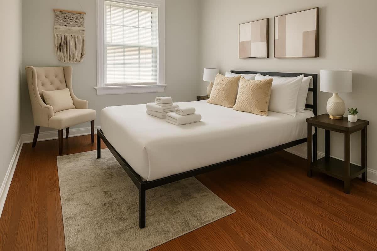 1br 1ba Windy Hideout - Lockwood Rep Chicago